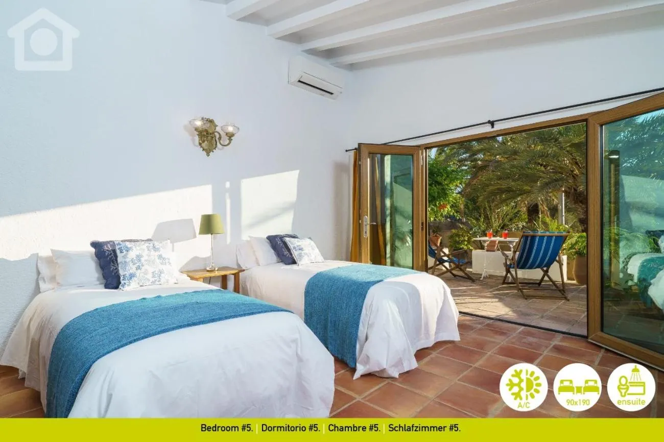 Bed in SolHabitat Villa La Andana