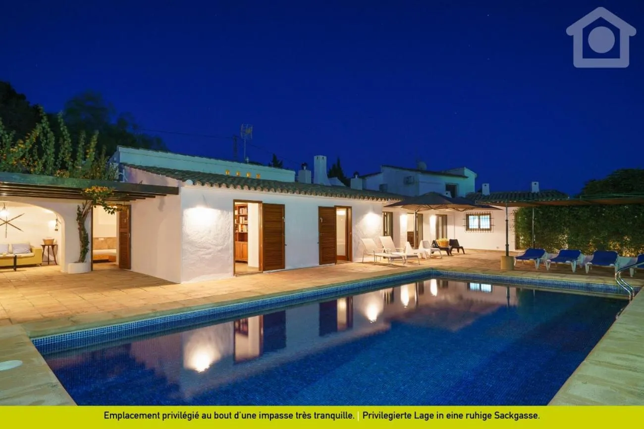 Swimming pool in SolHabitat Villa La Andana
