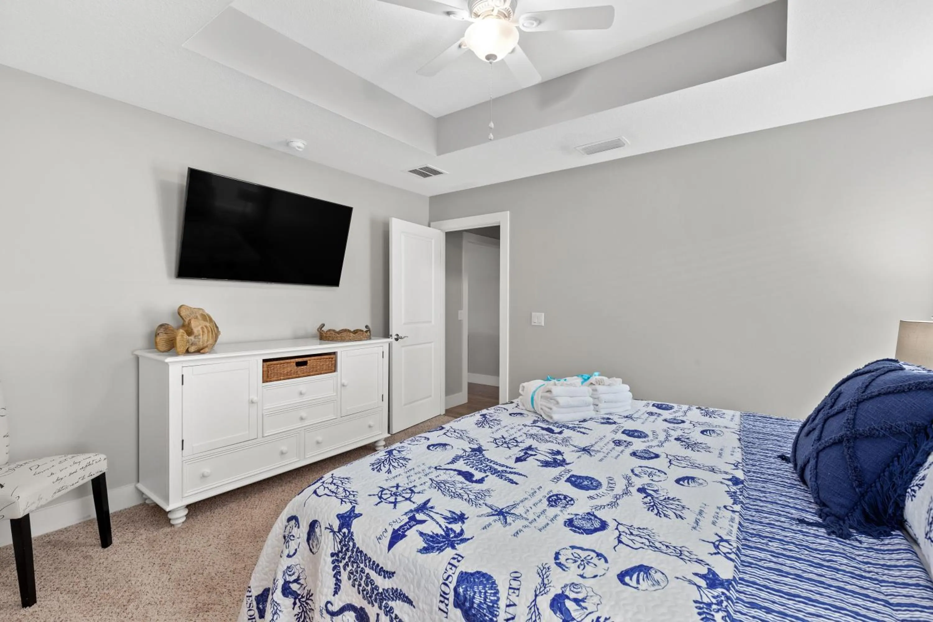 Bed in 3BD, 2BA Home! Family Friendly! Close to Beach! HOT TUB!