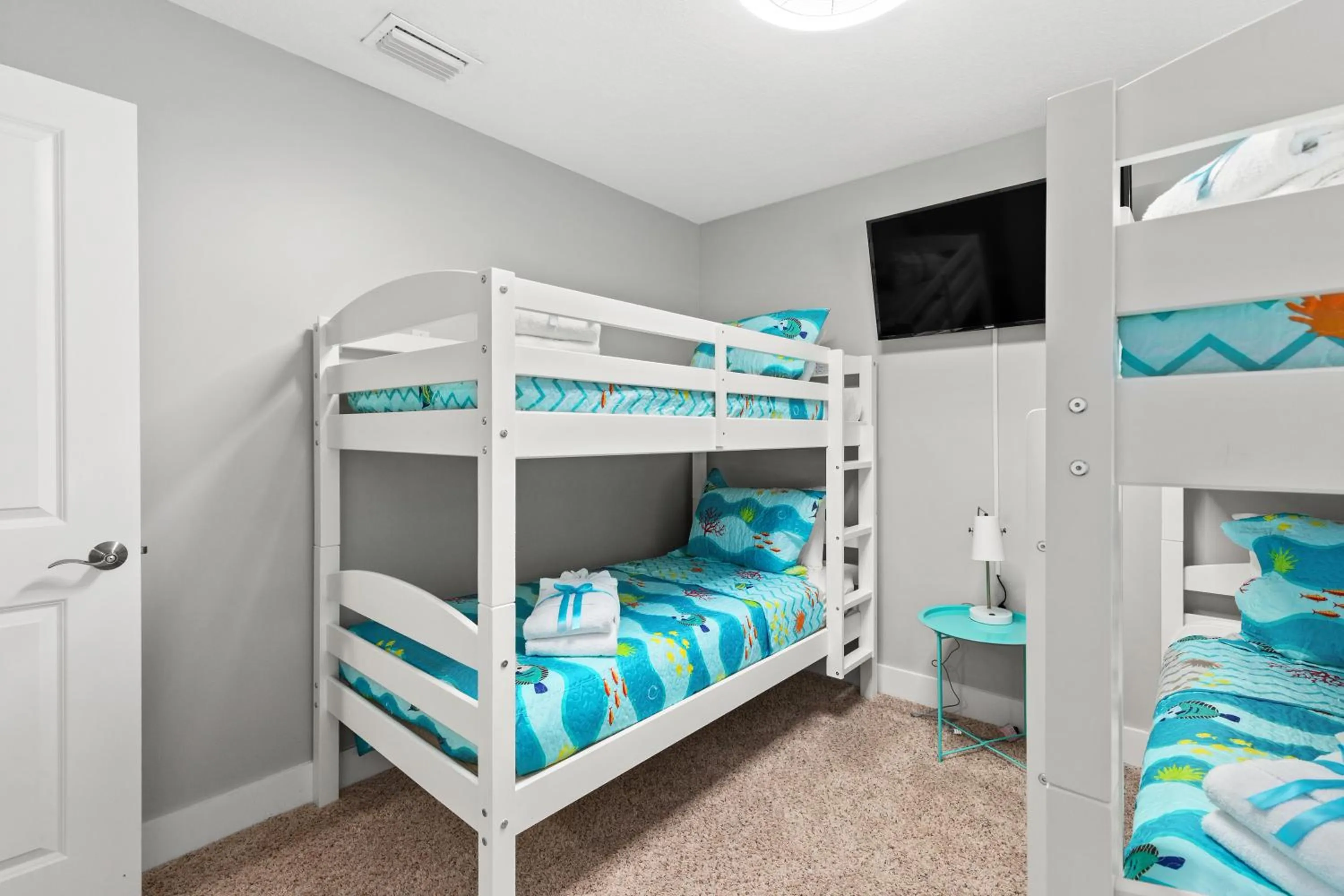 Other, Bed in 3BD, 2BA Home! Family Friendly! Close to Beach! HOT TUB!