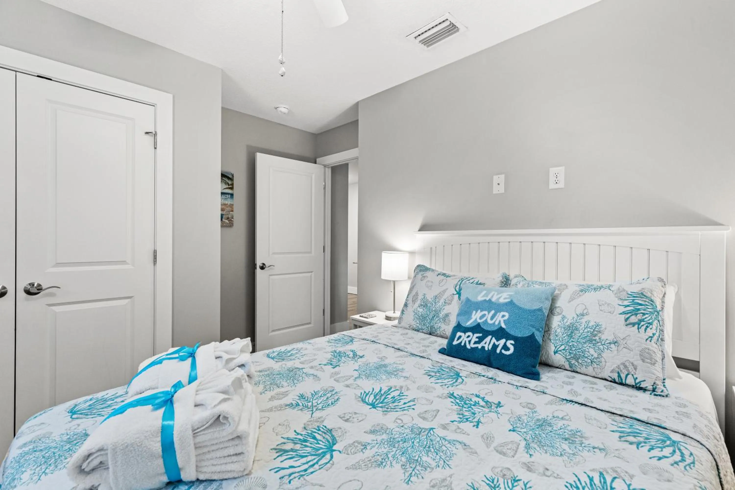 Bed in 3BD, 2BA Home! Family Friendly! Close to Beach! HOT TUB!