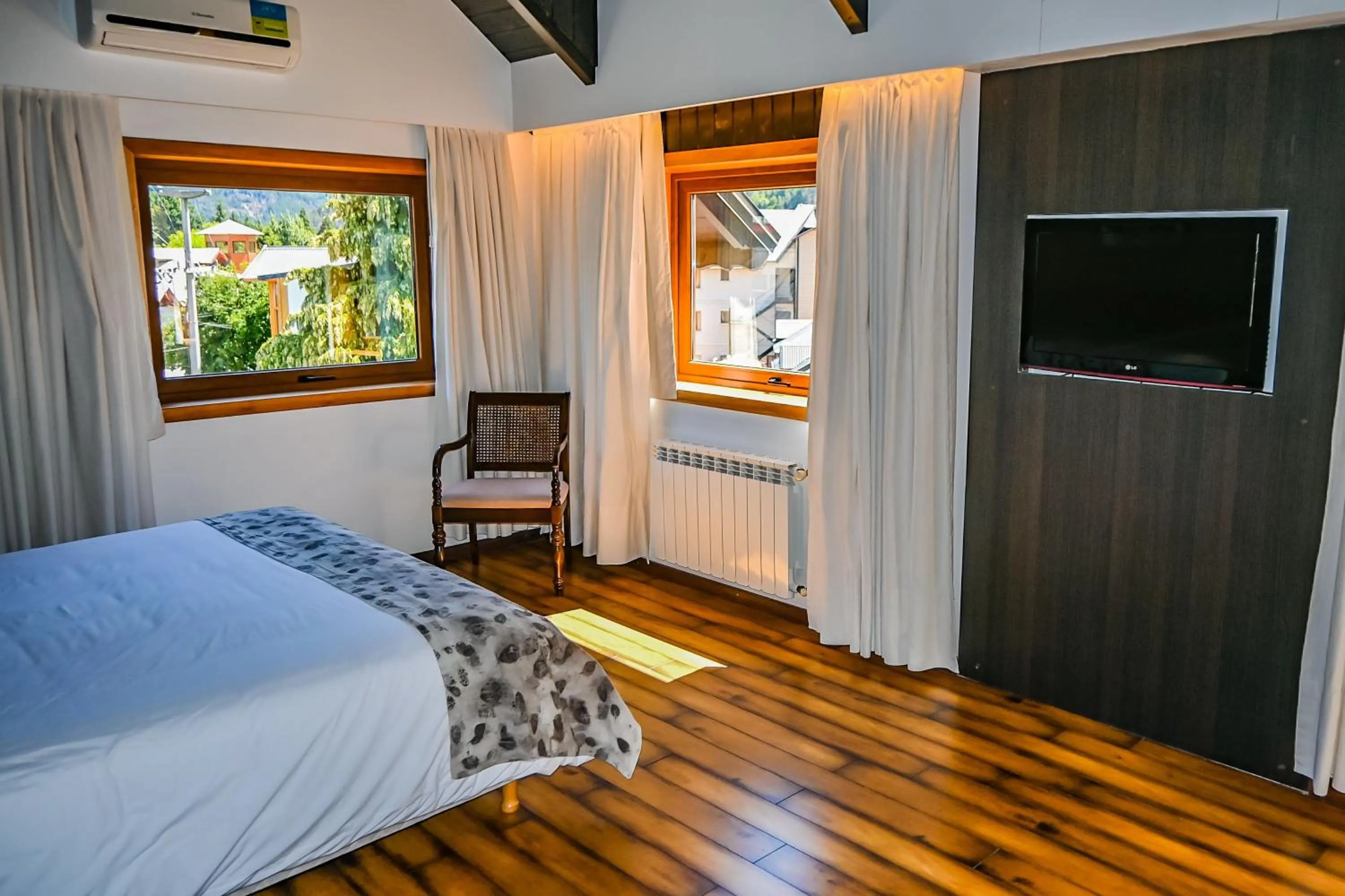 Garden view, Bed in Hotel & Spa La Cheminée