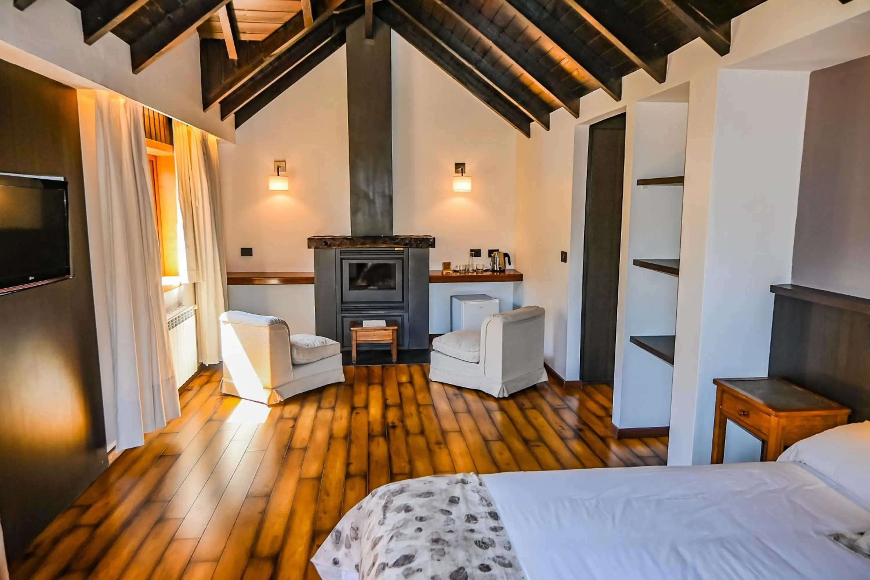 Photo of the whole room, Bed in Hotel & Spa La Cheminée