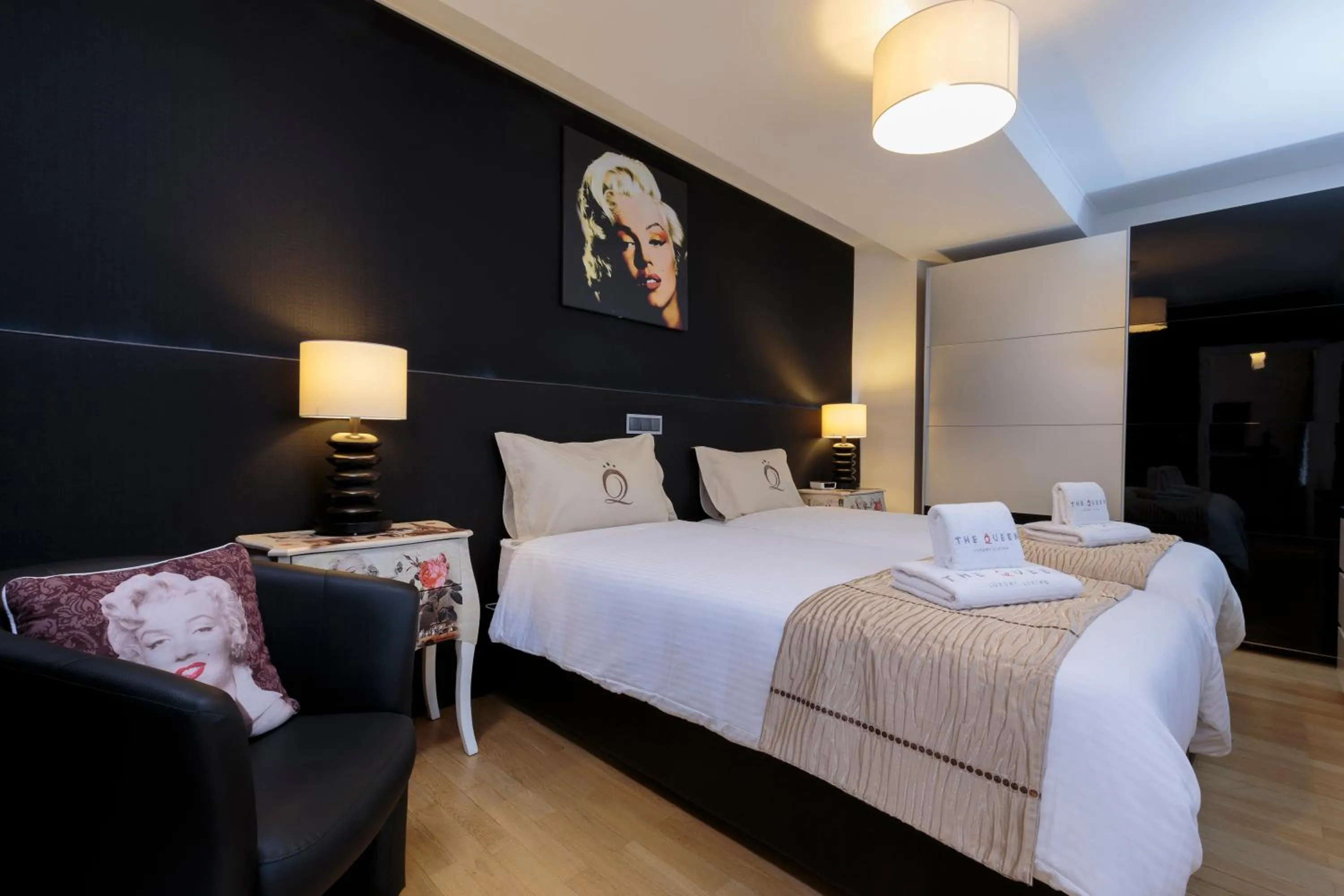 Bedroom, Bed in The Queen Luxury Apartments - Villa Marilyn