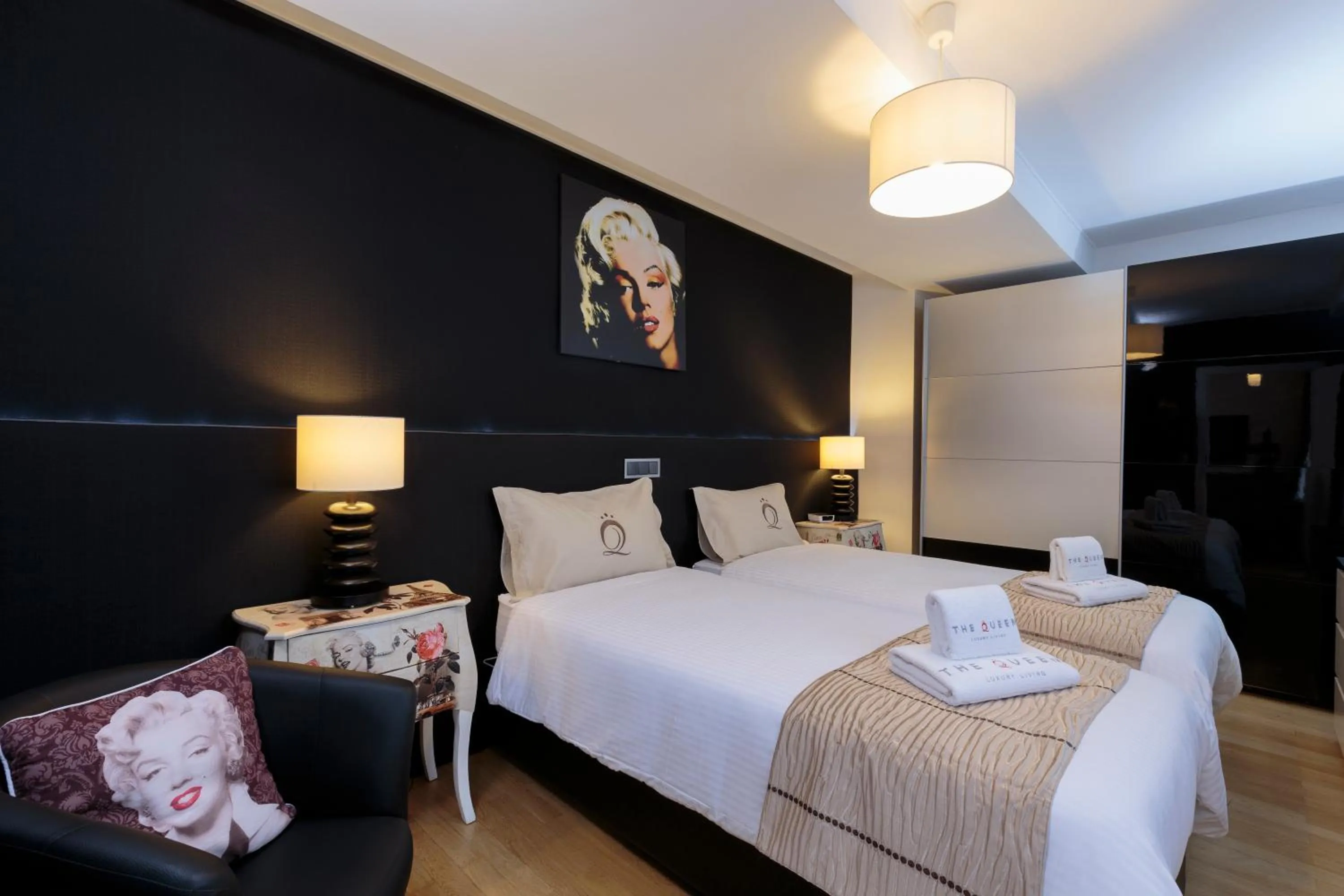 Bedroom, Bed in The Queen Luxury Apartments - Villa Marilyn