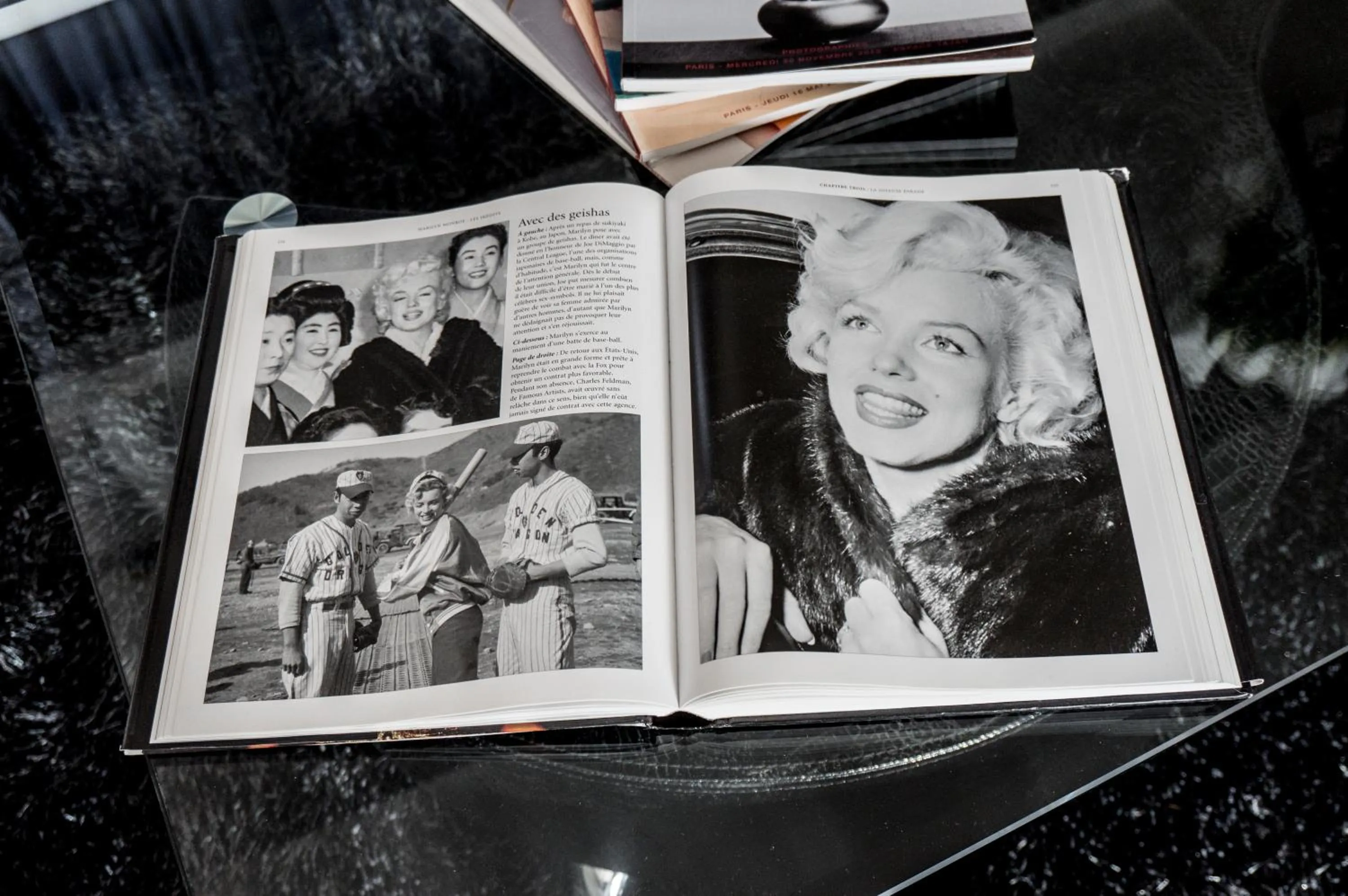 Library in The Queen Luxury Apartments - Villa Marilyn