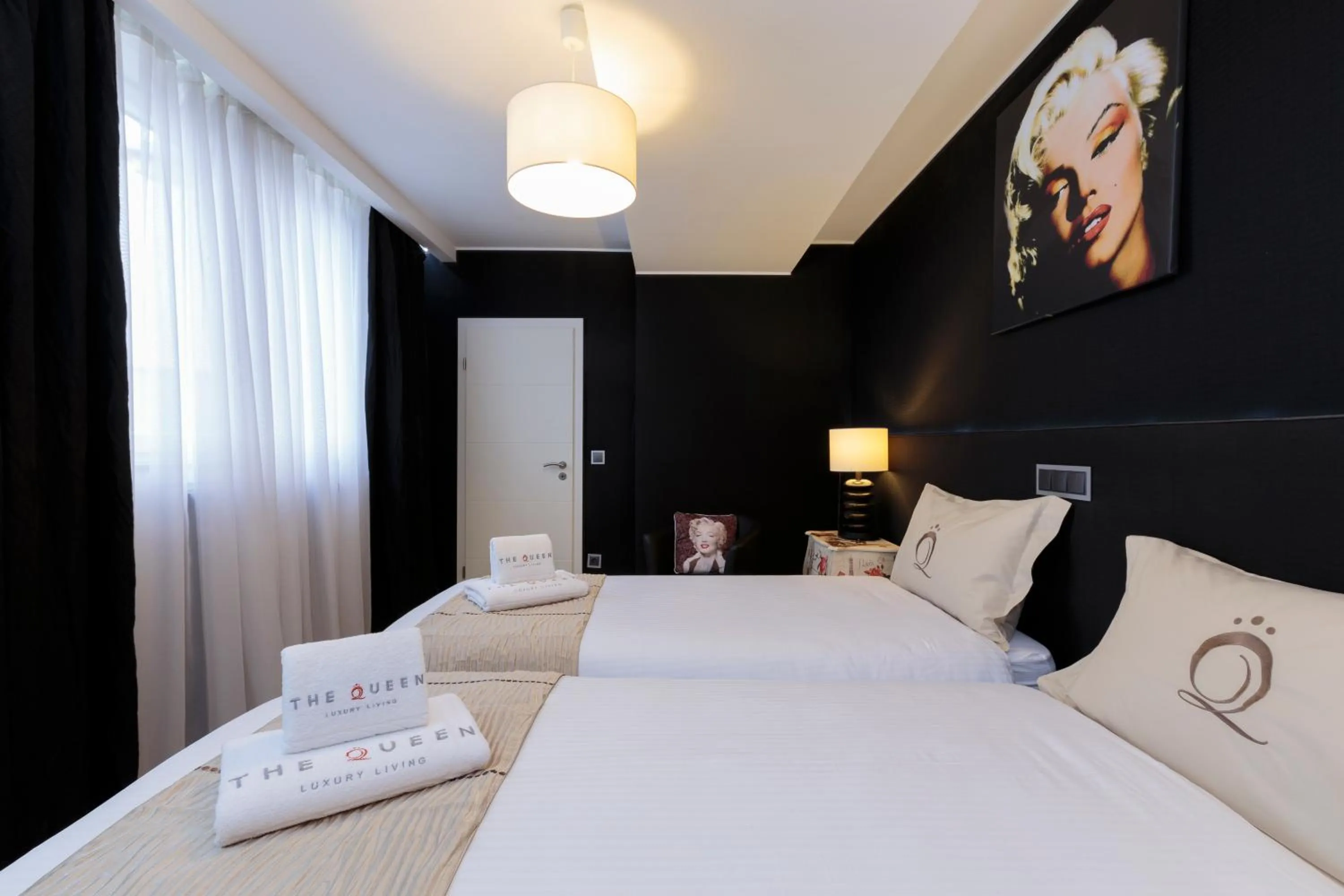 Bedroom, Bed in The Queen Luxury Apartments - Villa Marilyn