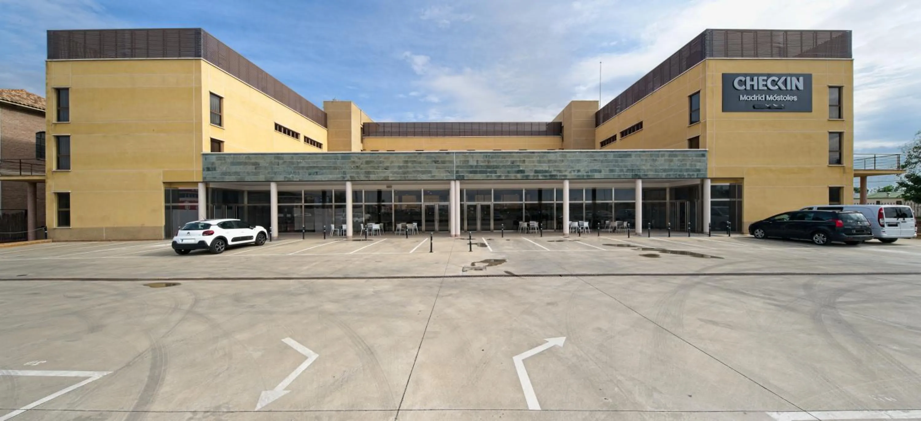 Facade/entrance in Checkin Madrid Móstoles