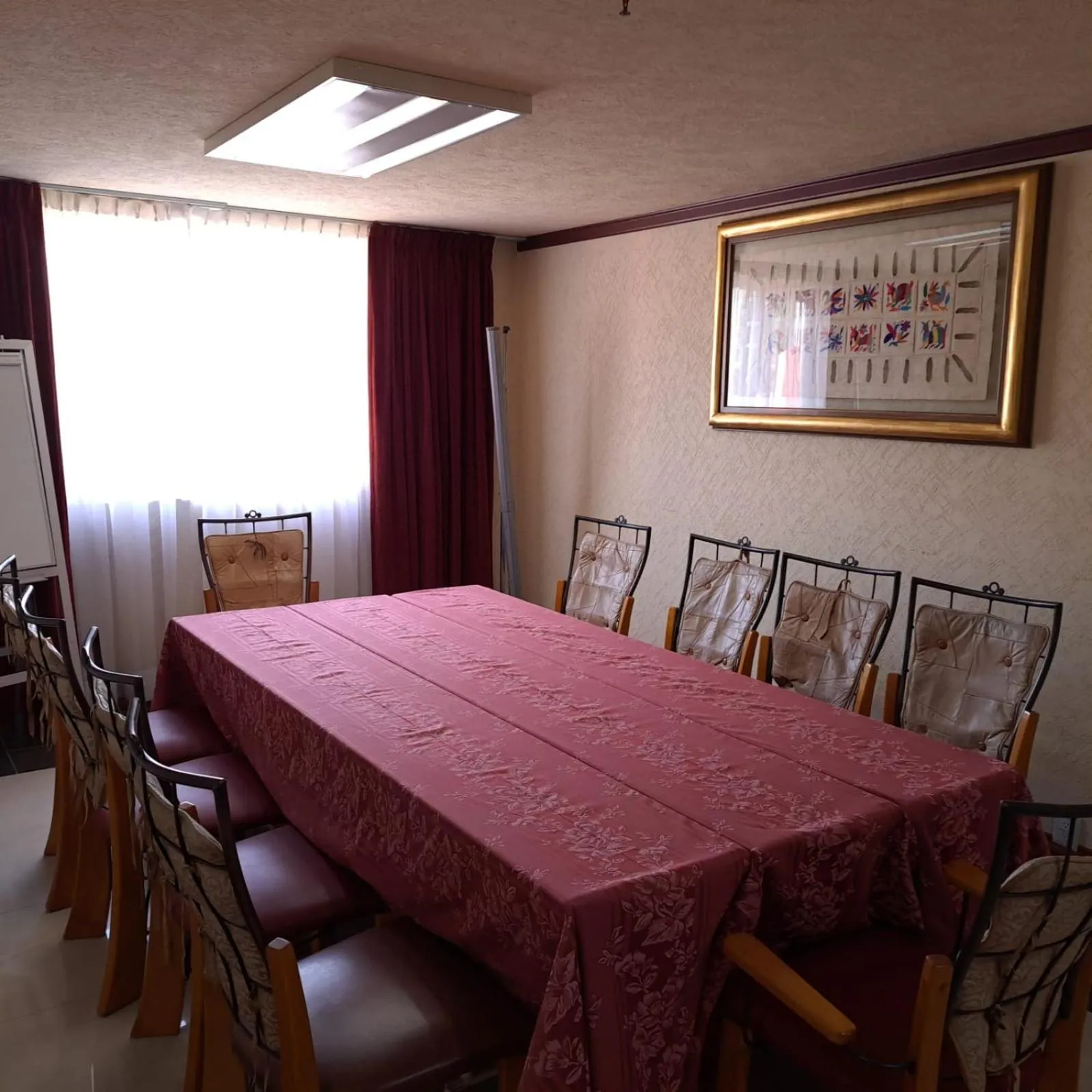 Seating area in Howard Johnson by Wyndham Toluca