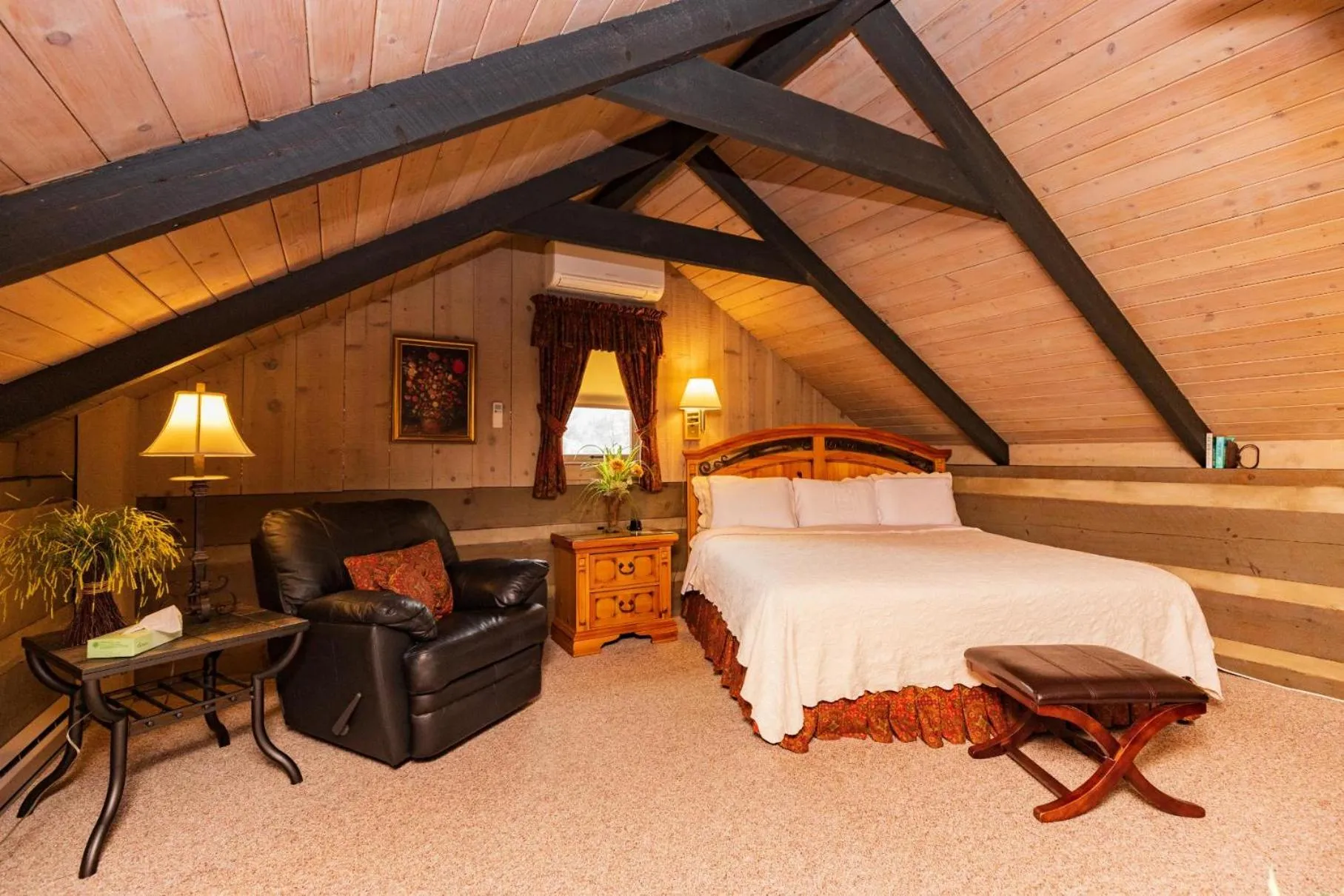 Bedroom, Bed in Azalea Garden Inn