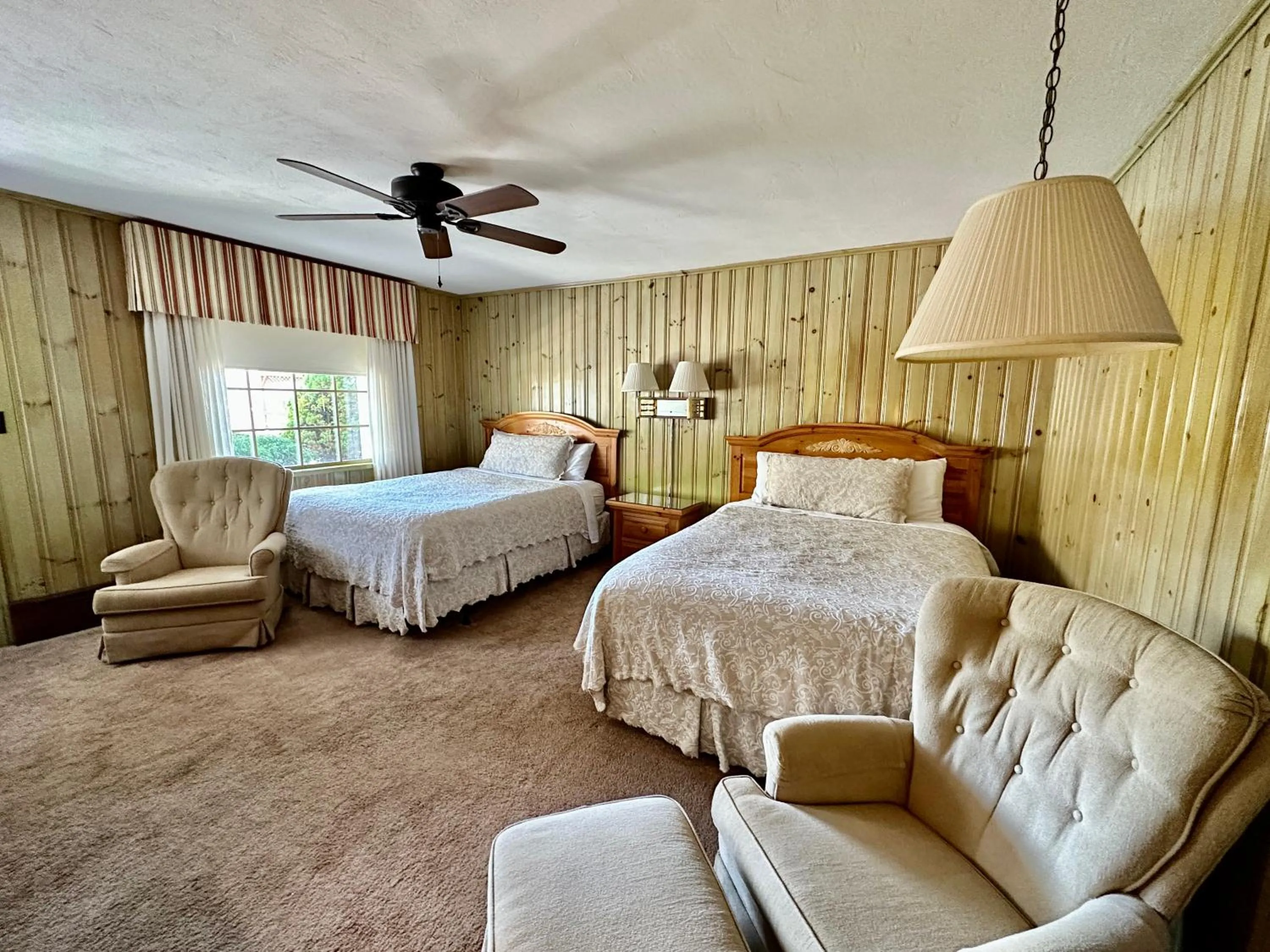 Bed in Azalea Garden Inn