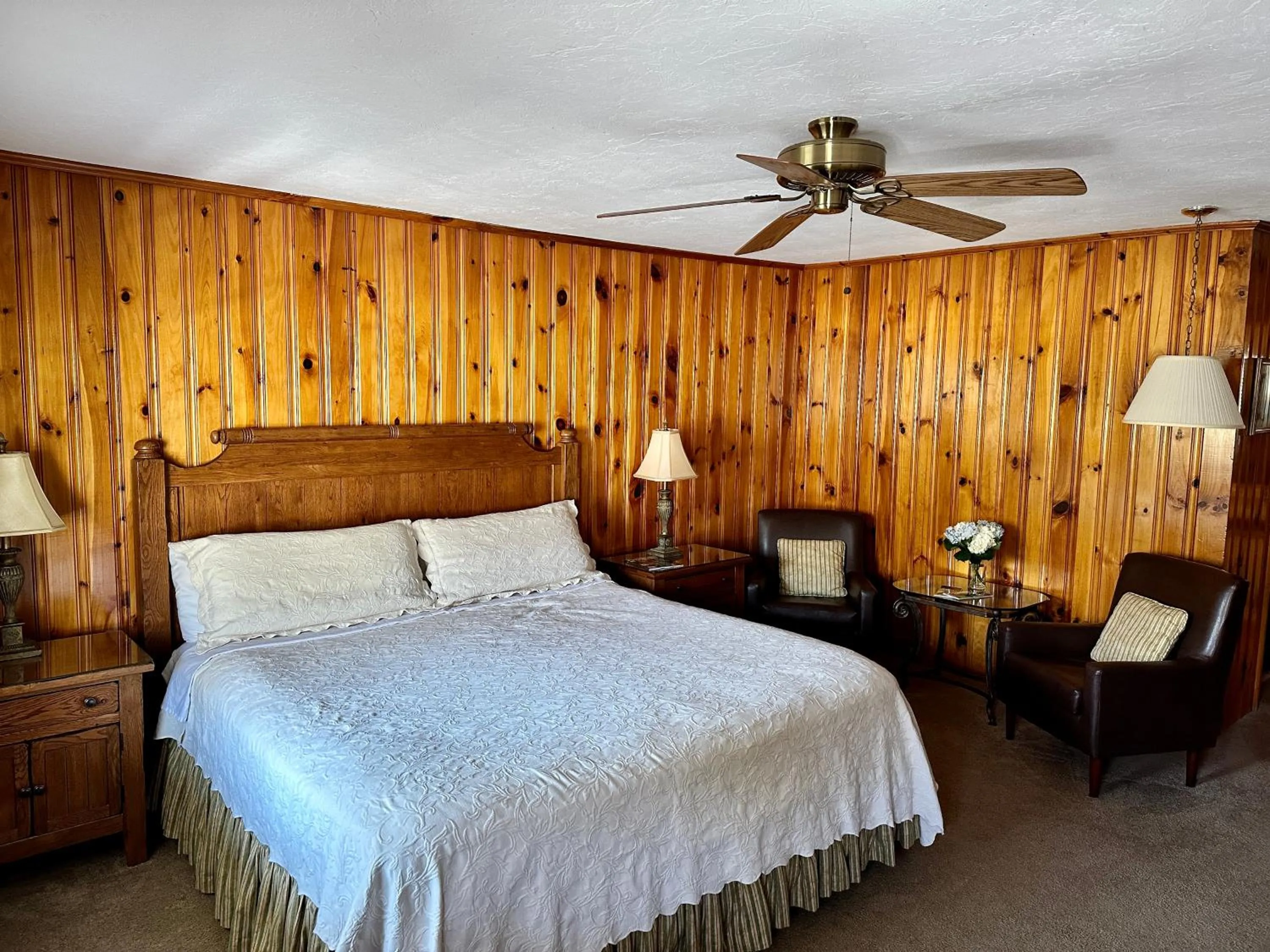 Bed in Azalea Garden Inn