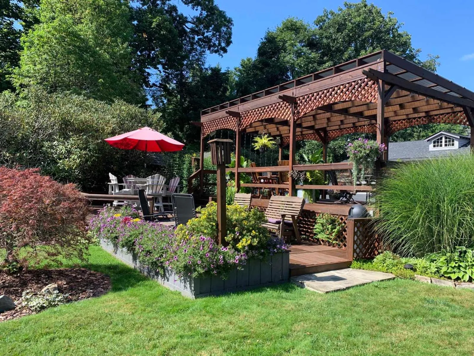 Patio in Azalea Garden Inn