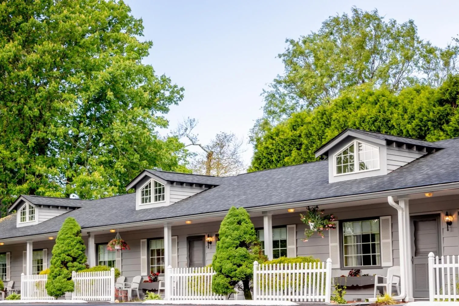 Property building in Azalea Garden Inn