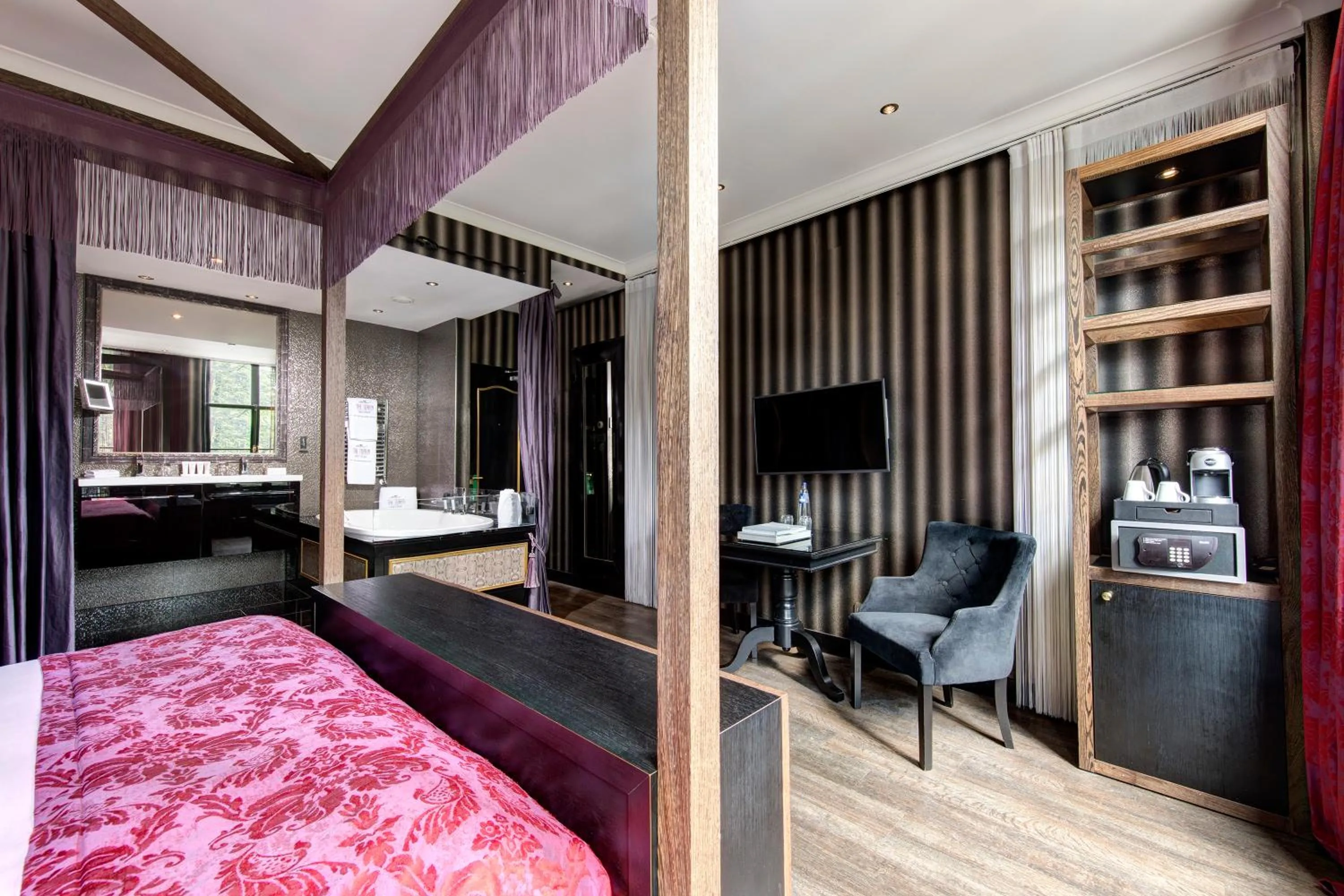 TV and multimedia, Bed in The Pavilions Amsterdam, The Toren