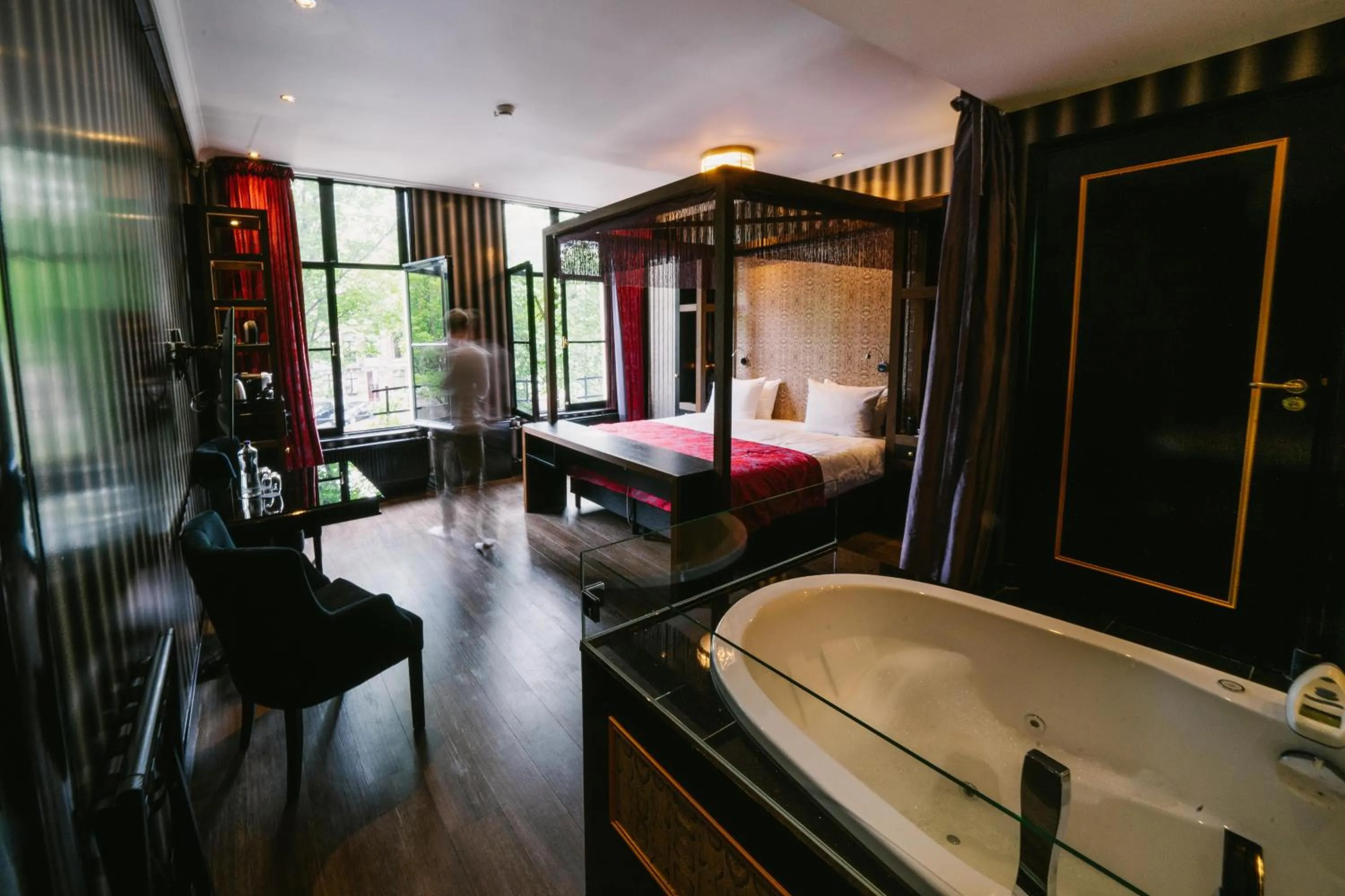 Bathroom, Bed in The Pavilions Amsterdam, The Toren