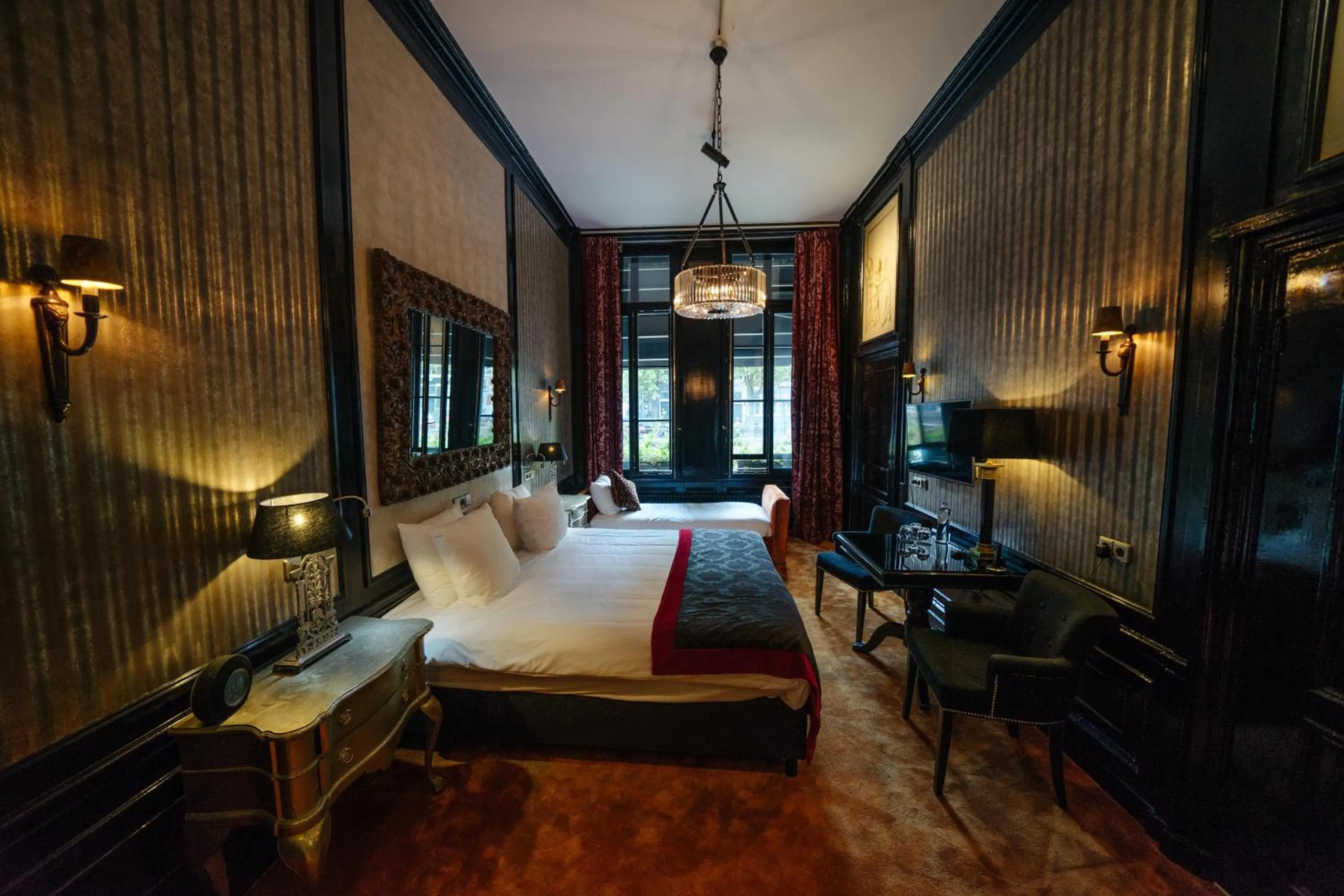 Bedroom, Bed in The Pavilions Amsterdam, The Toren