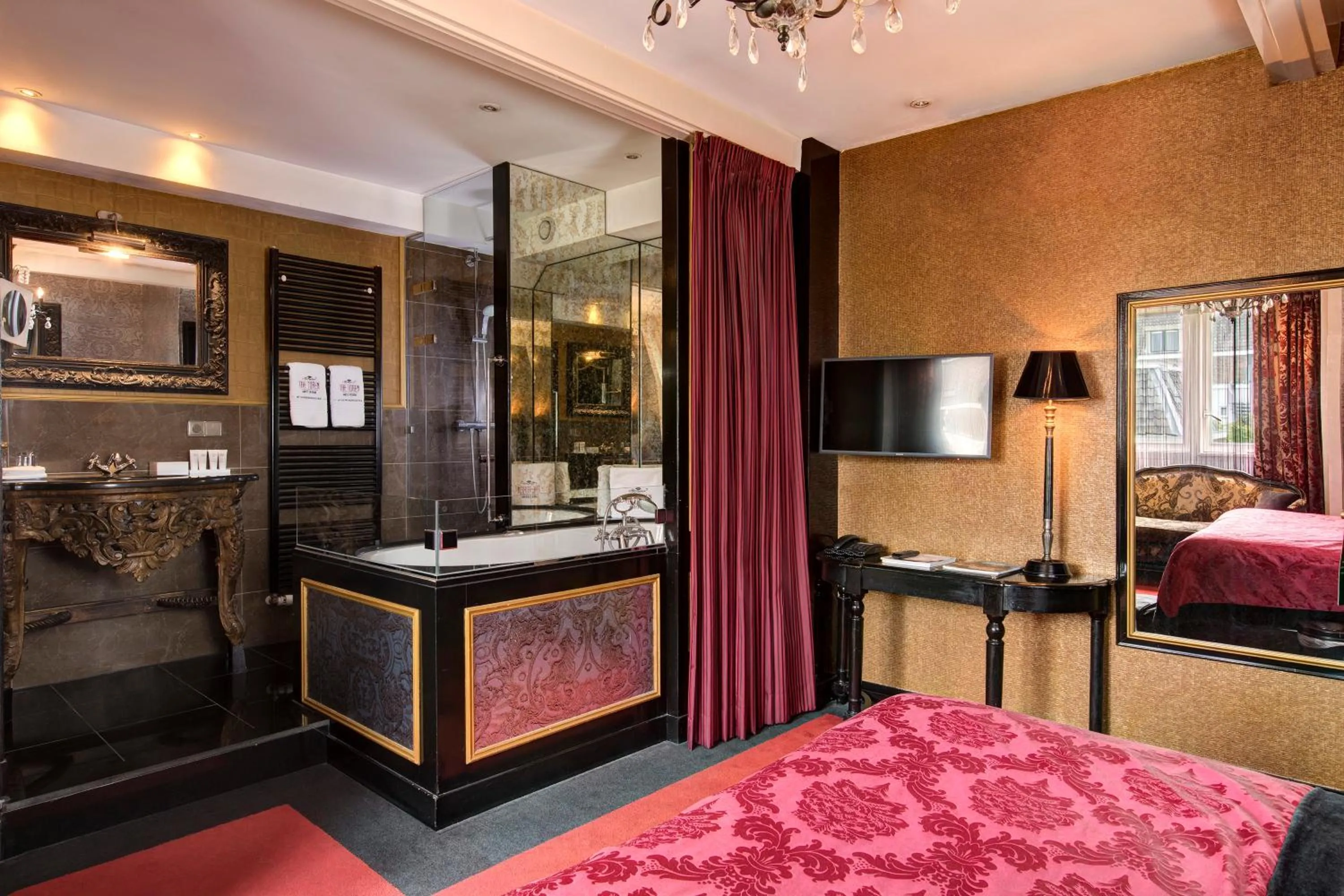 Bedroom, Bed in The Pavilions Amsterdam, The Toren