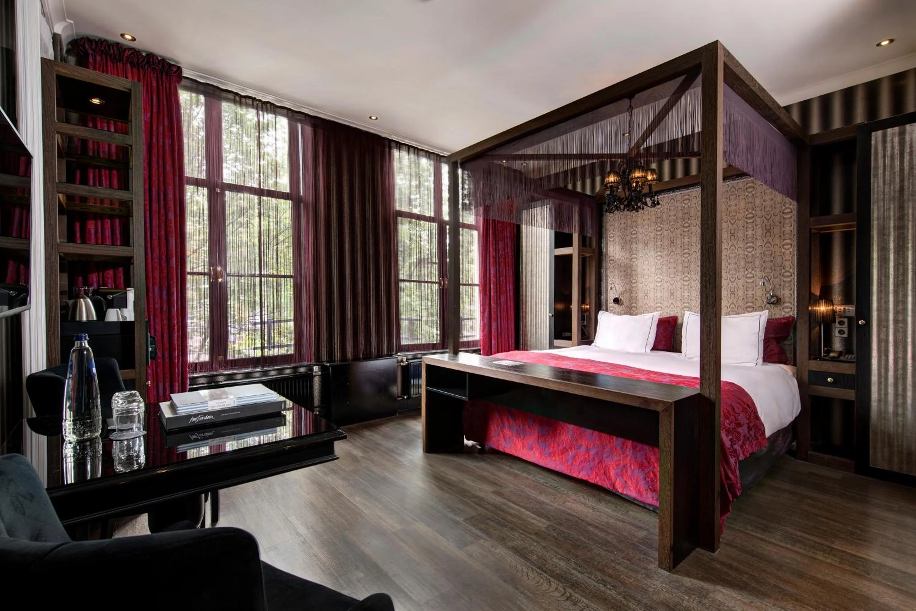 Photo of the whole room, Bed in The Pavilions Amsterdam, The Toren