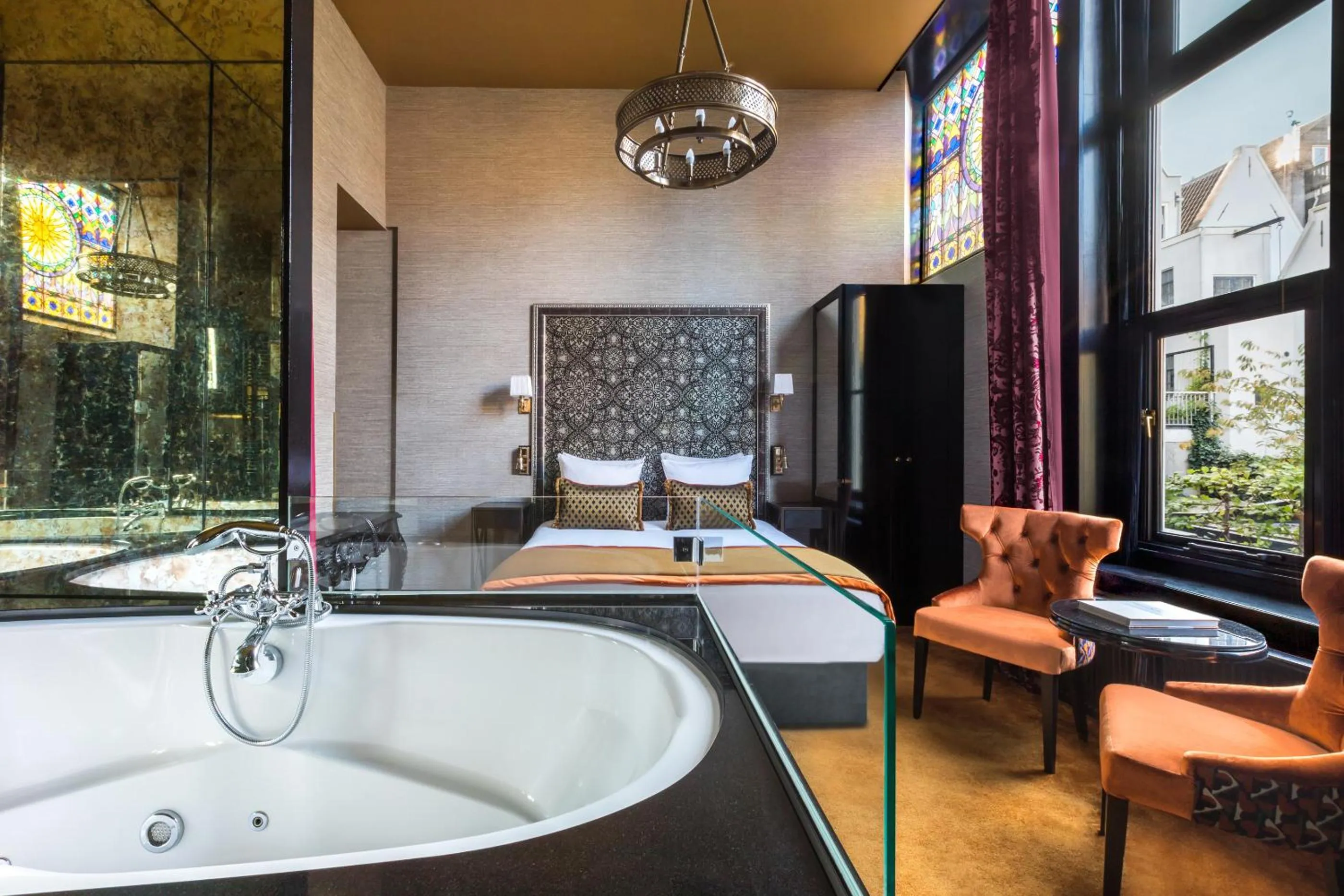 Bed in The Pavilions Amsterdam, The Toren