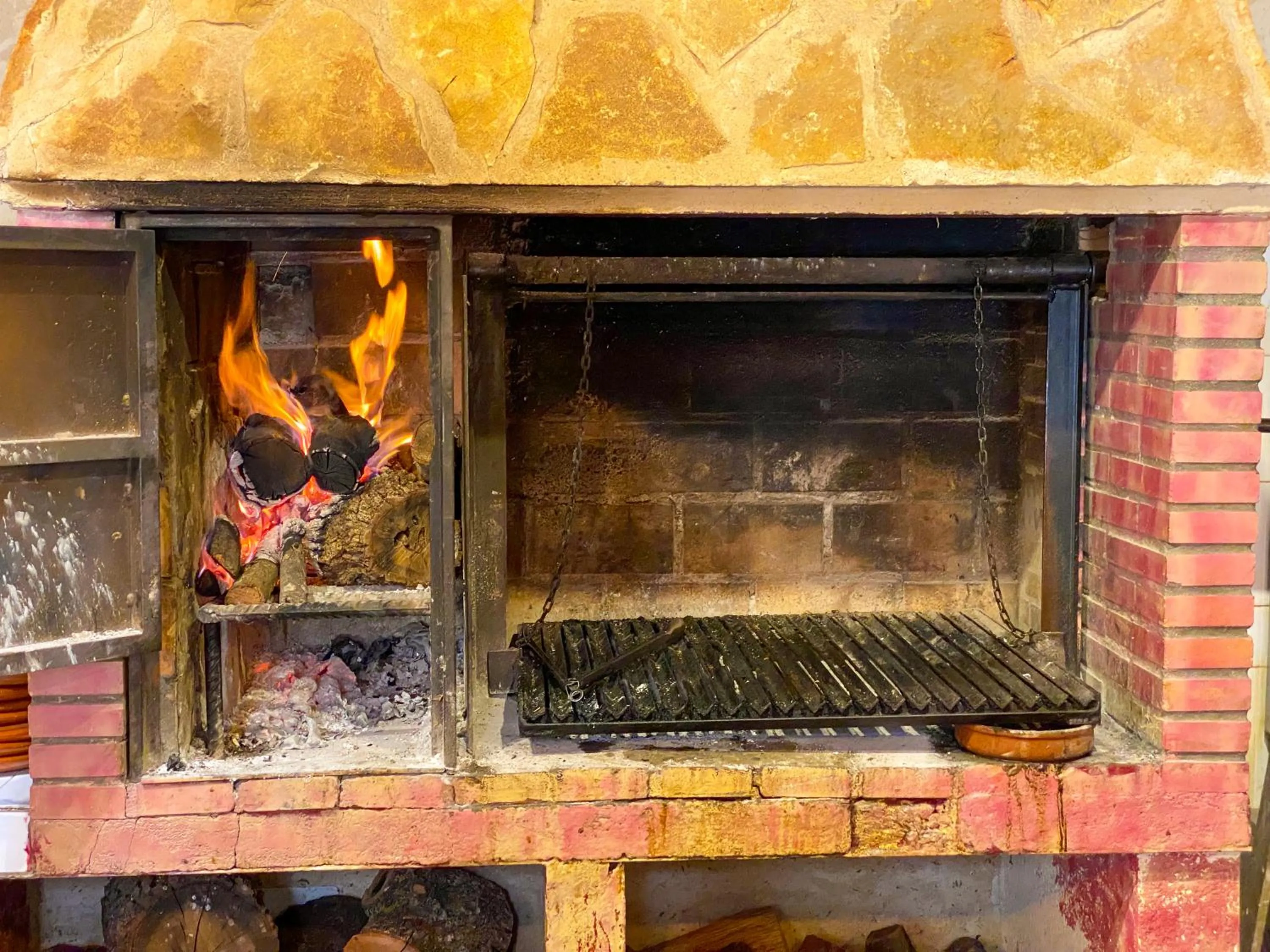 Lounge or bar in Hostal Ainoa