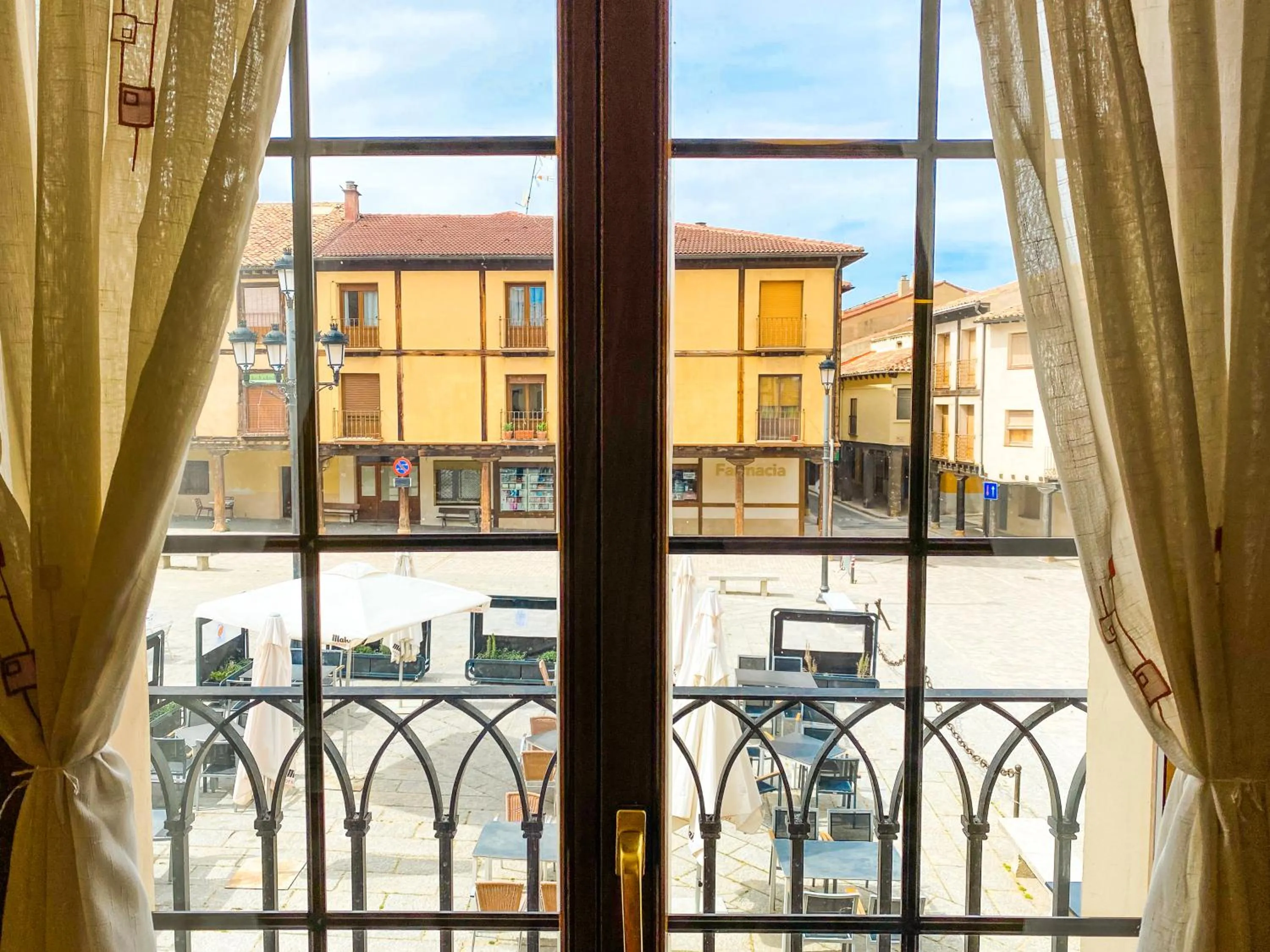 Restaurant/places to eat in Hostal Ainoa