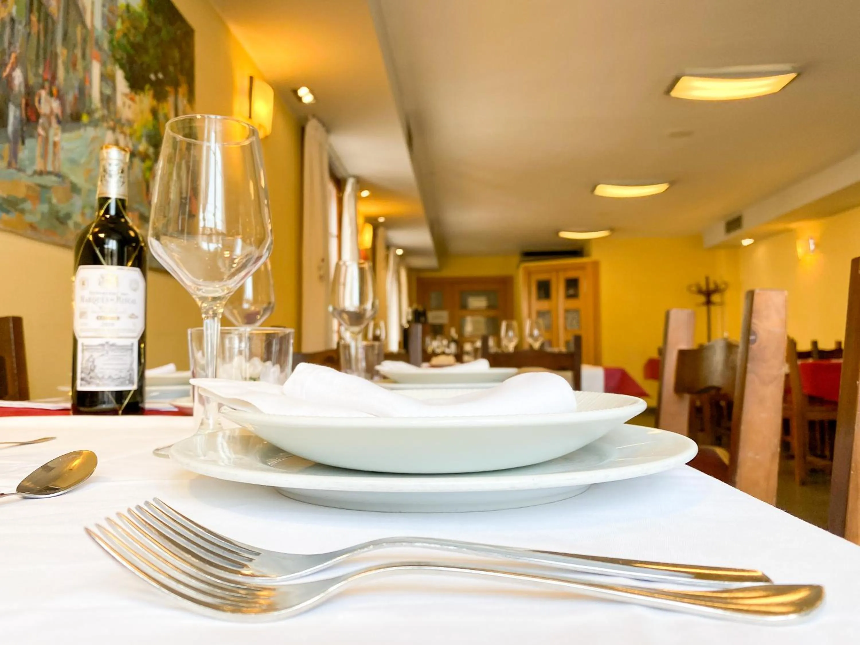 Restaurant/places to eat in Hostal Ainoa