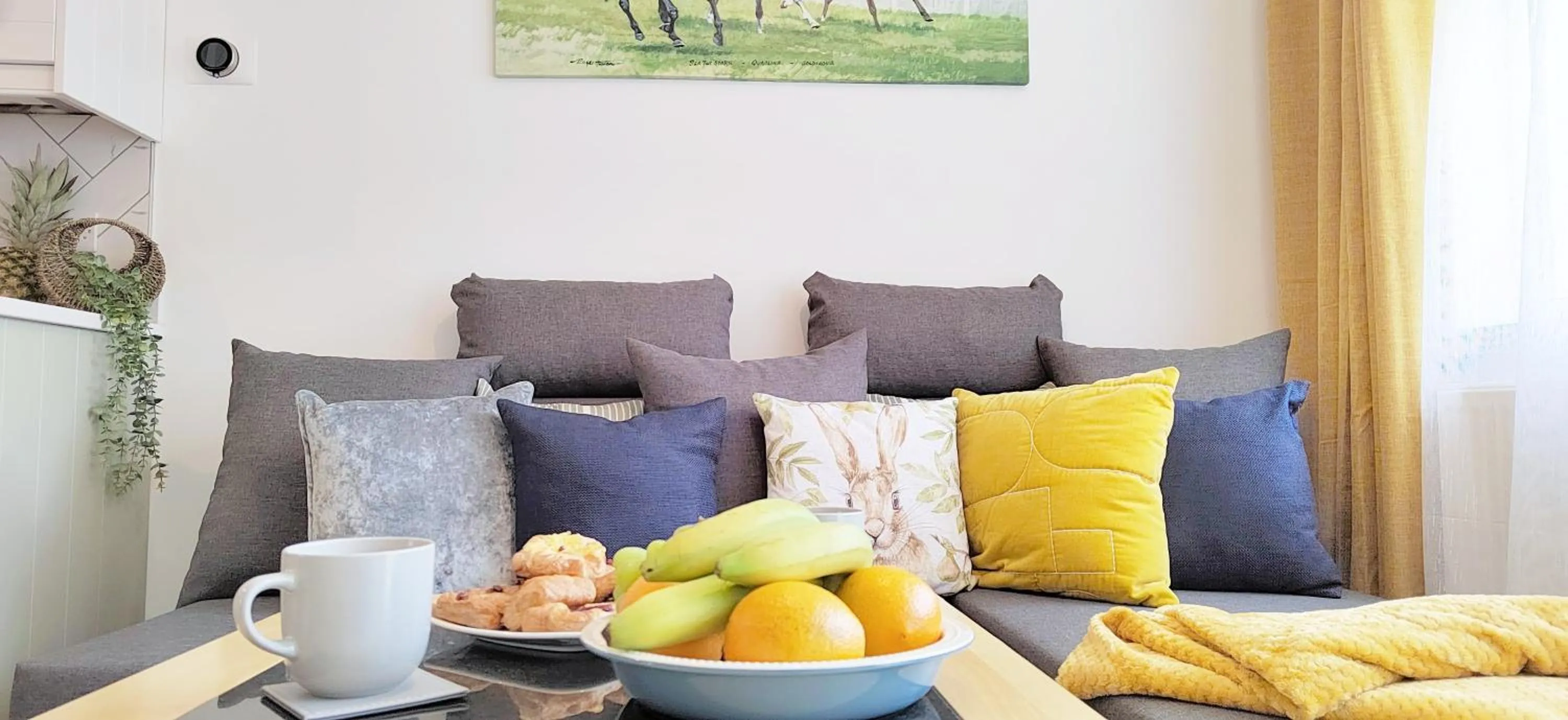 Living room in Modern 2 BR Apartment near Town