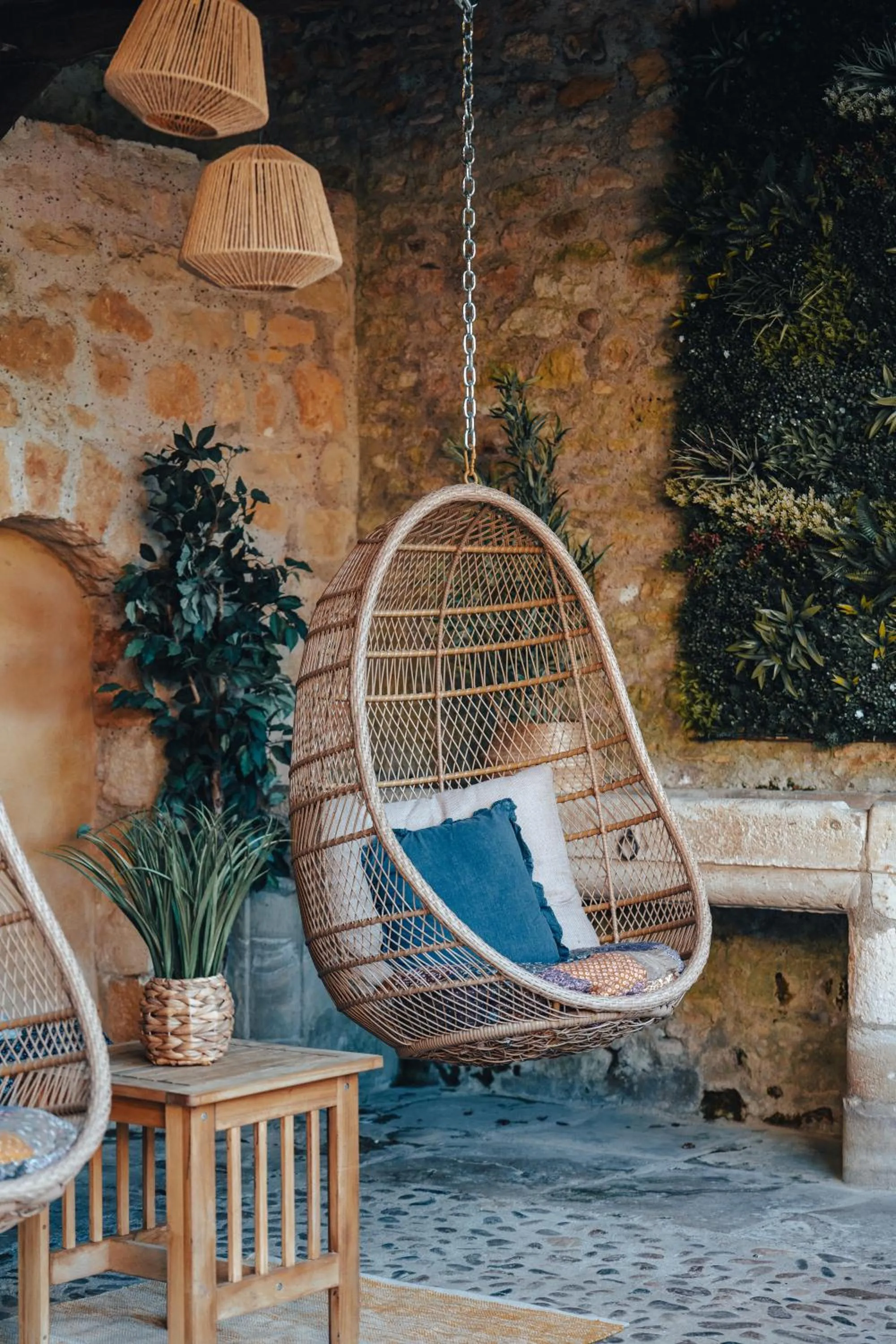 Patio in Hôtel l'Abbaye