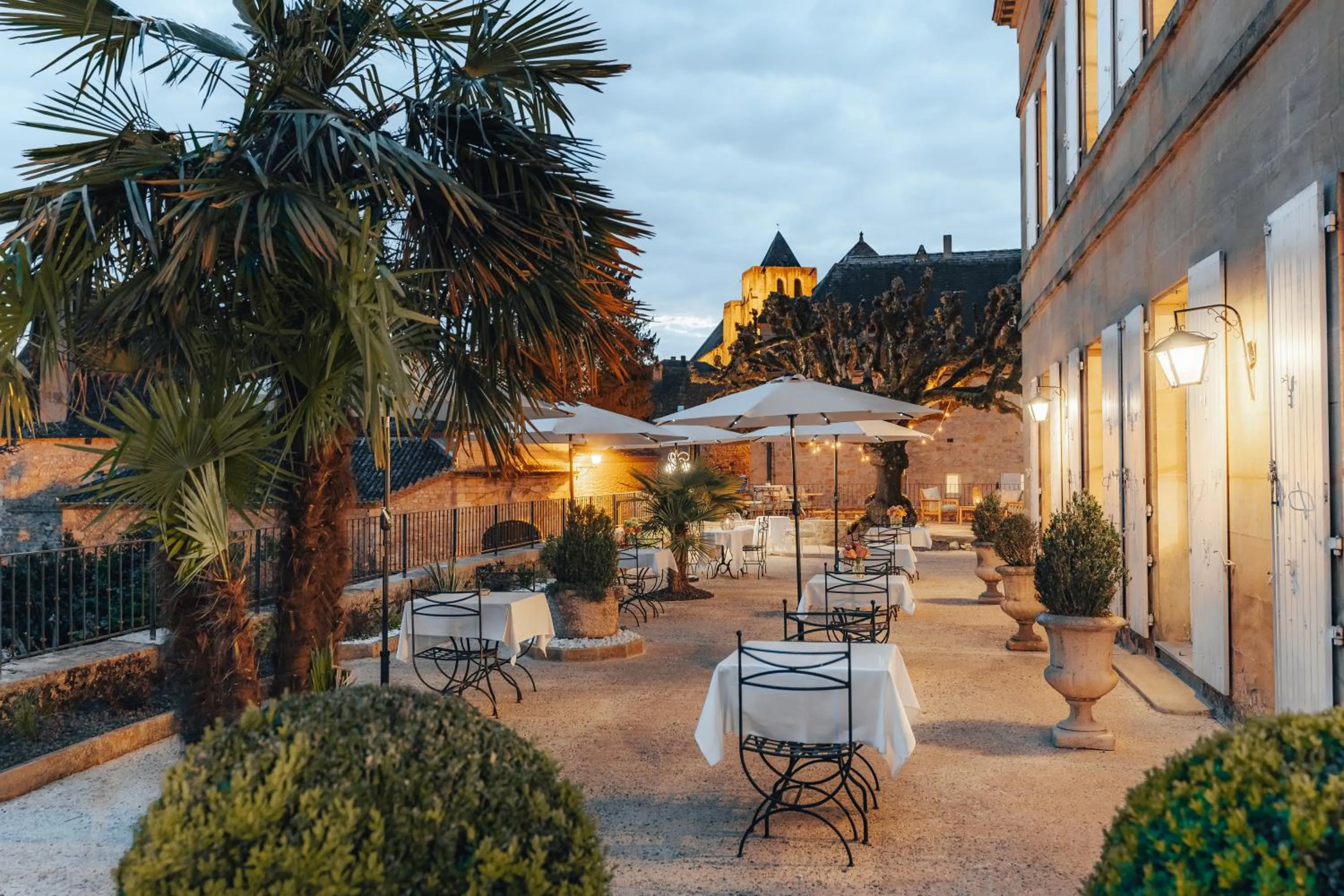 Patio in Hôtel l'Abbaye
