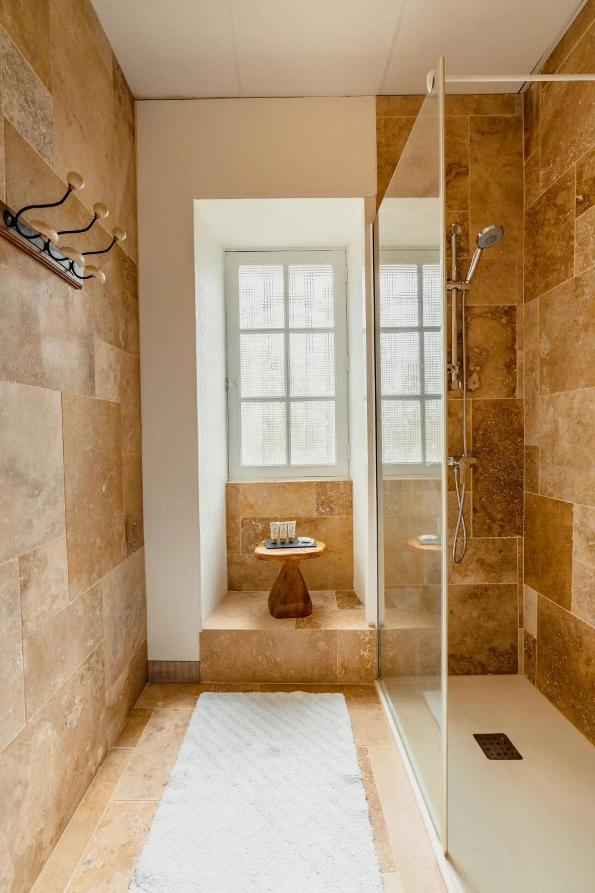 Bathroom in Hôtel l'Abbaye