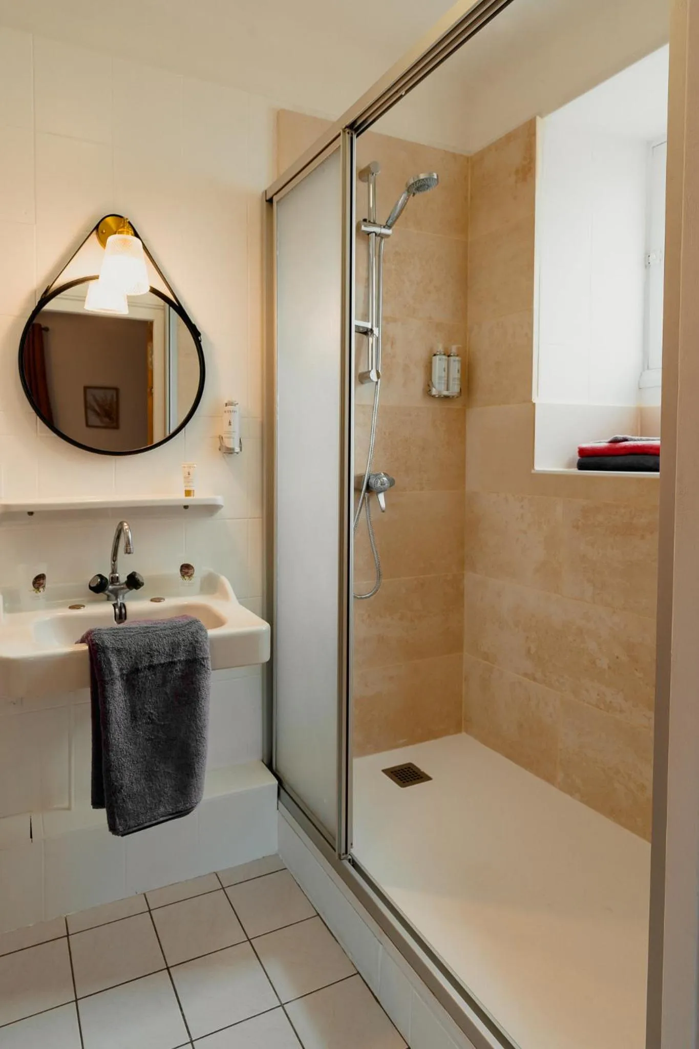 Shower in Hôtel l'Abbaye