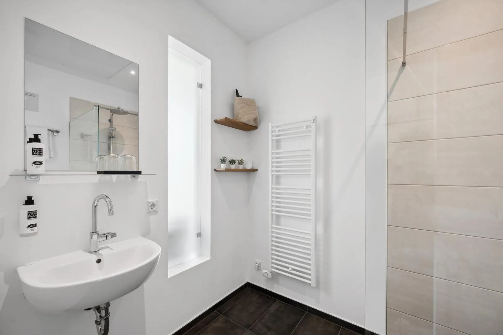 Shower in Home and CoLiving Bonn I Aparthotel