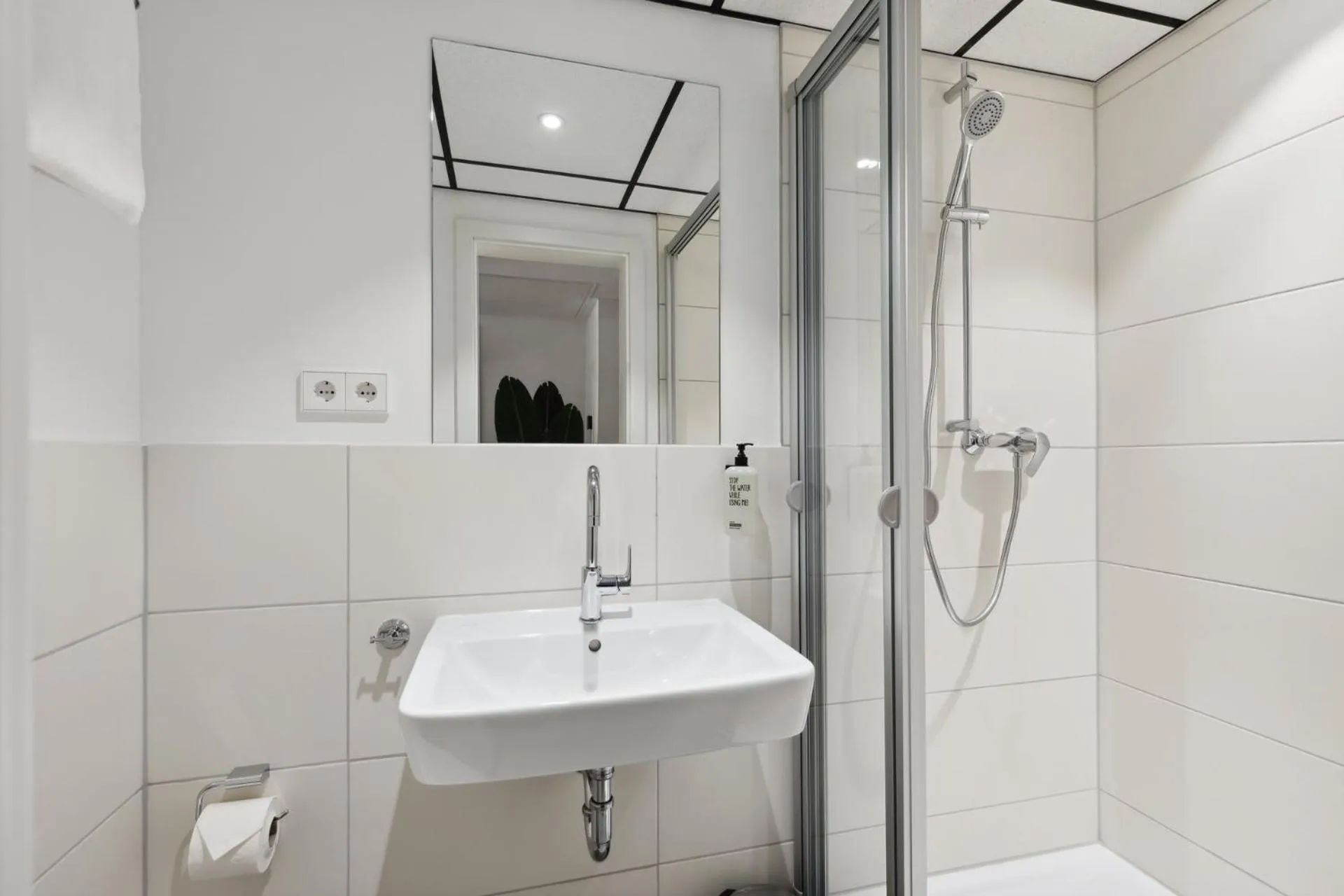 Bathroom in Home and CoLiving Bonn I Aparthotel