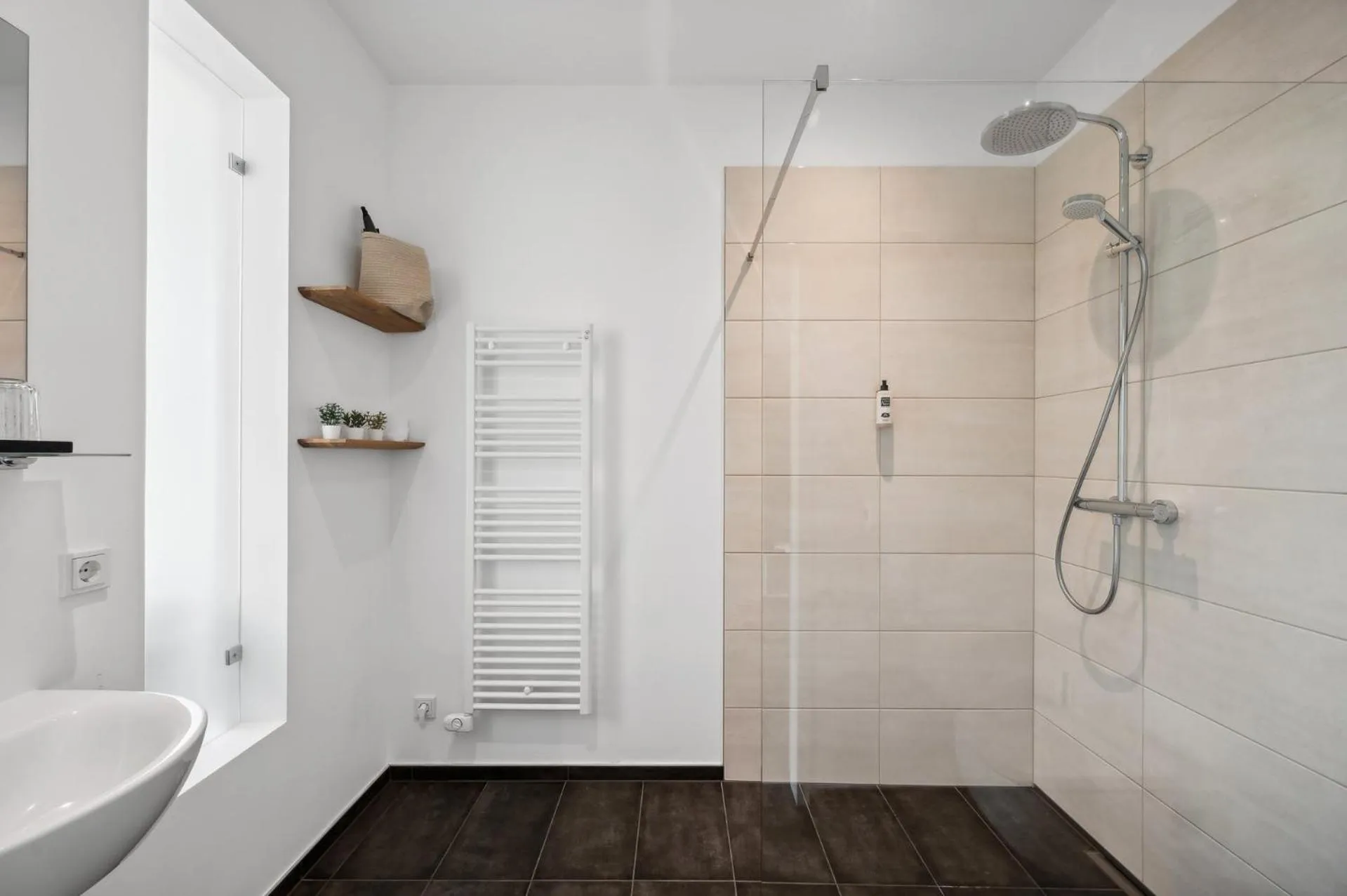 Shower in Home and CoLiving Bonn I Aparthotel