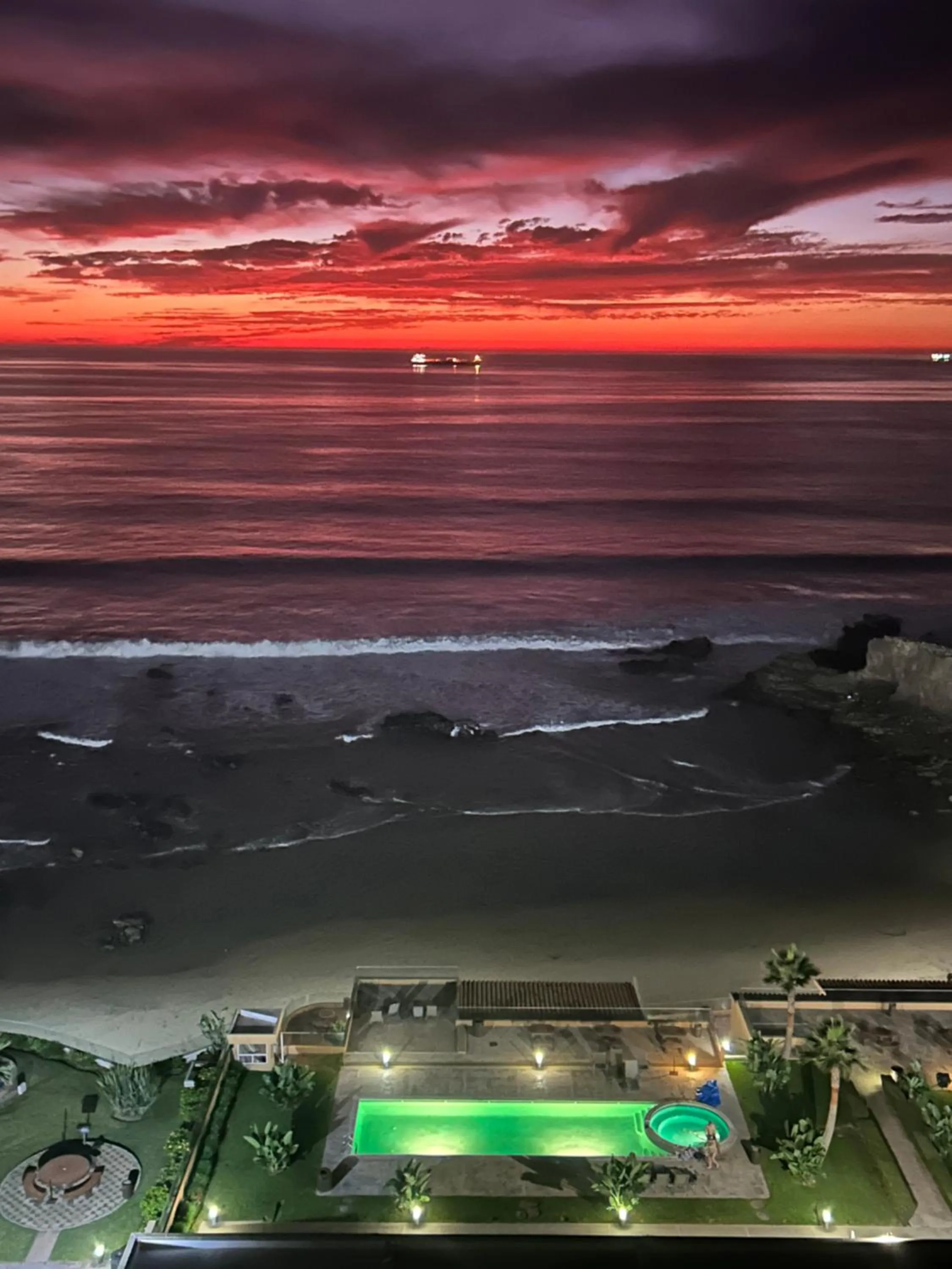 Sunset in The Dolphins Ocean Front-Beach 2 BR 2Bth