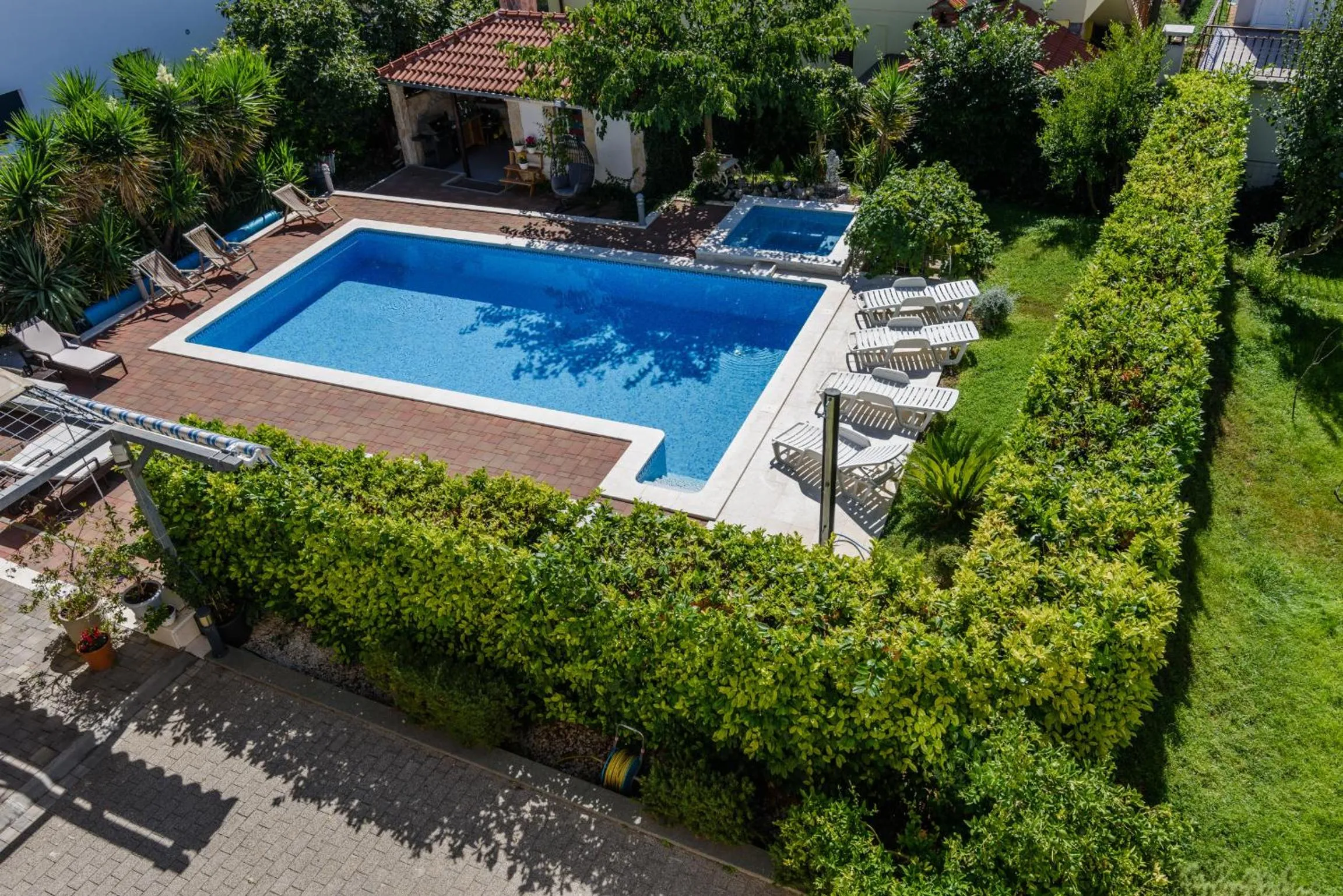 Pool view in Apartment Mary