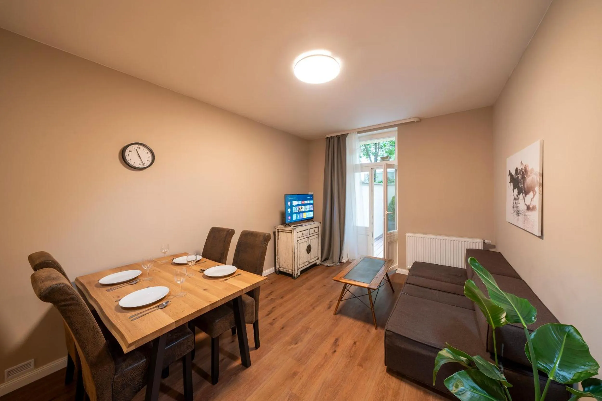 TV and multimedia in Apart Hotel Zborovska