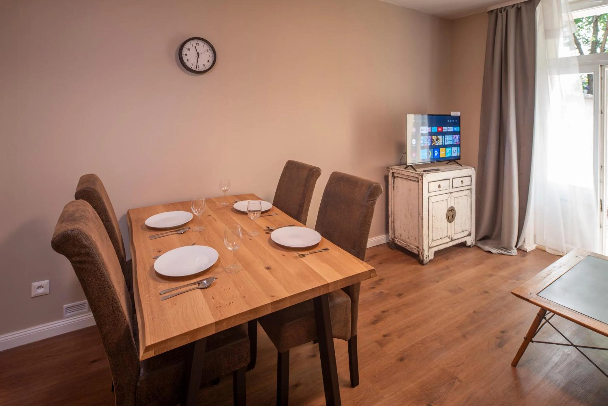 TV and multimedia in Apart Hotel Zborovska