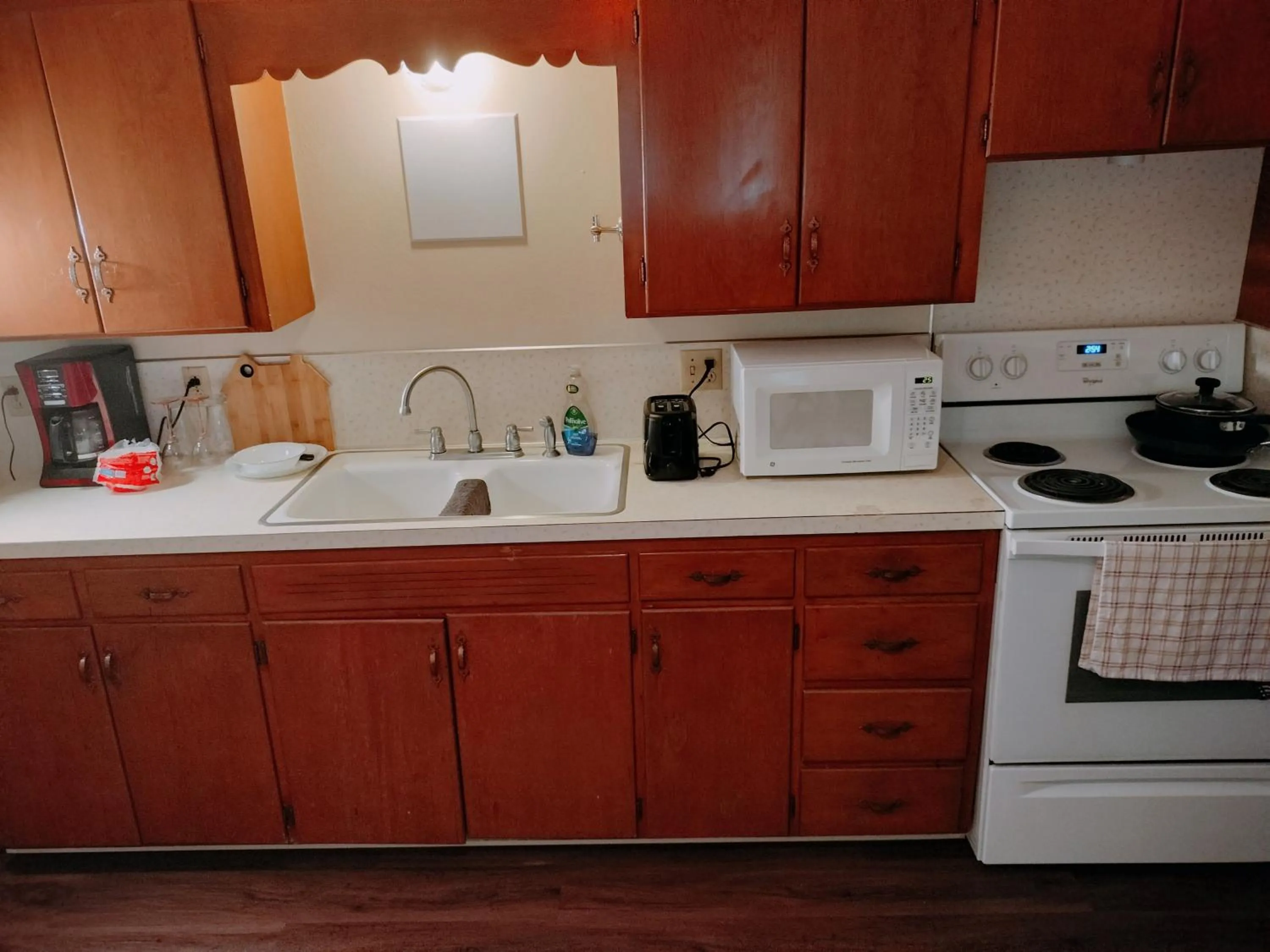 Golden Sunflower's Apt E