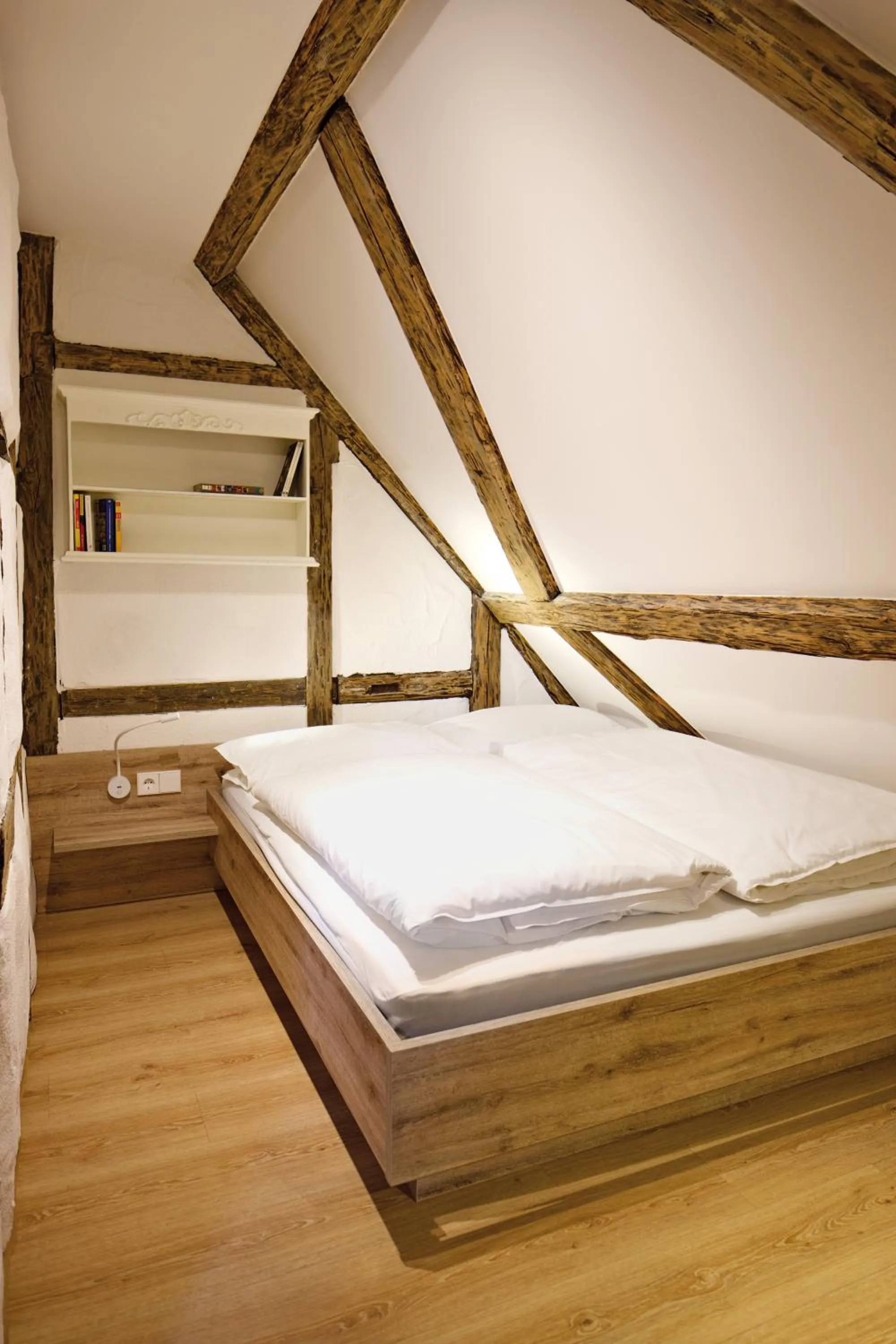 Bedroom, Bed in Zinsers Appartements im Flämmle