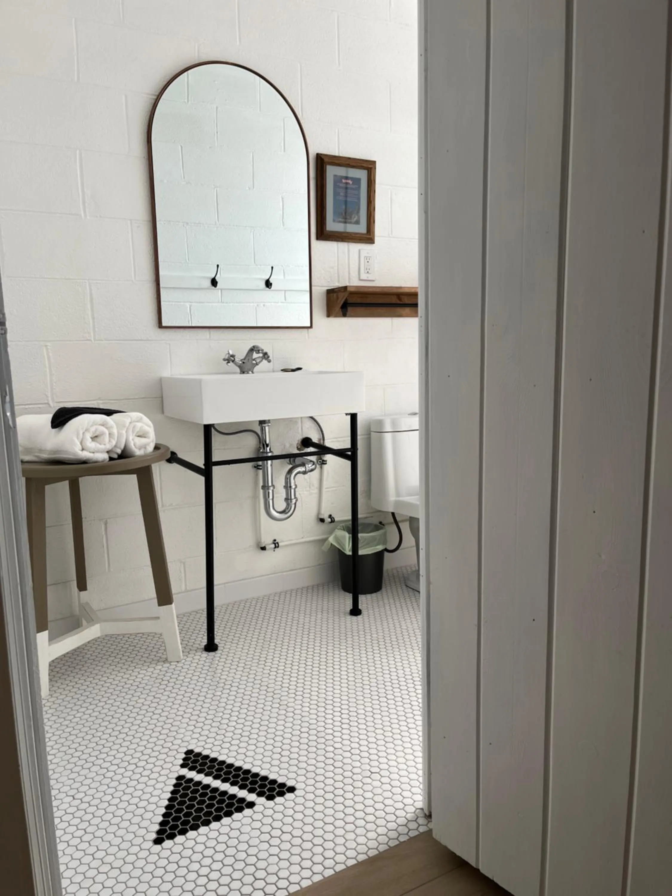 Bathroom in Triangle Motel