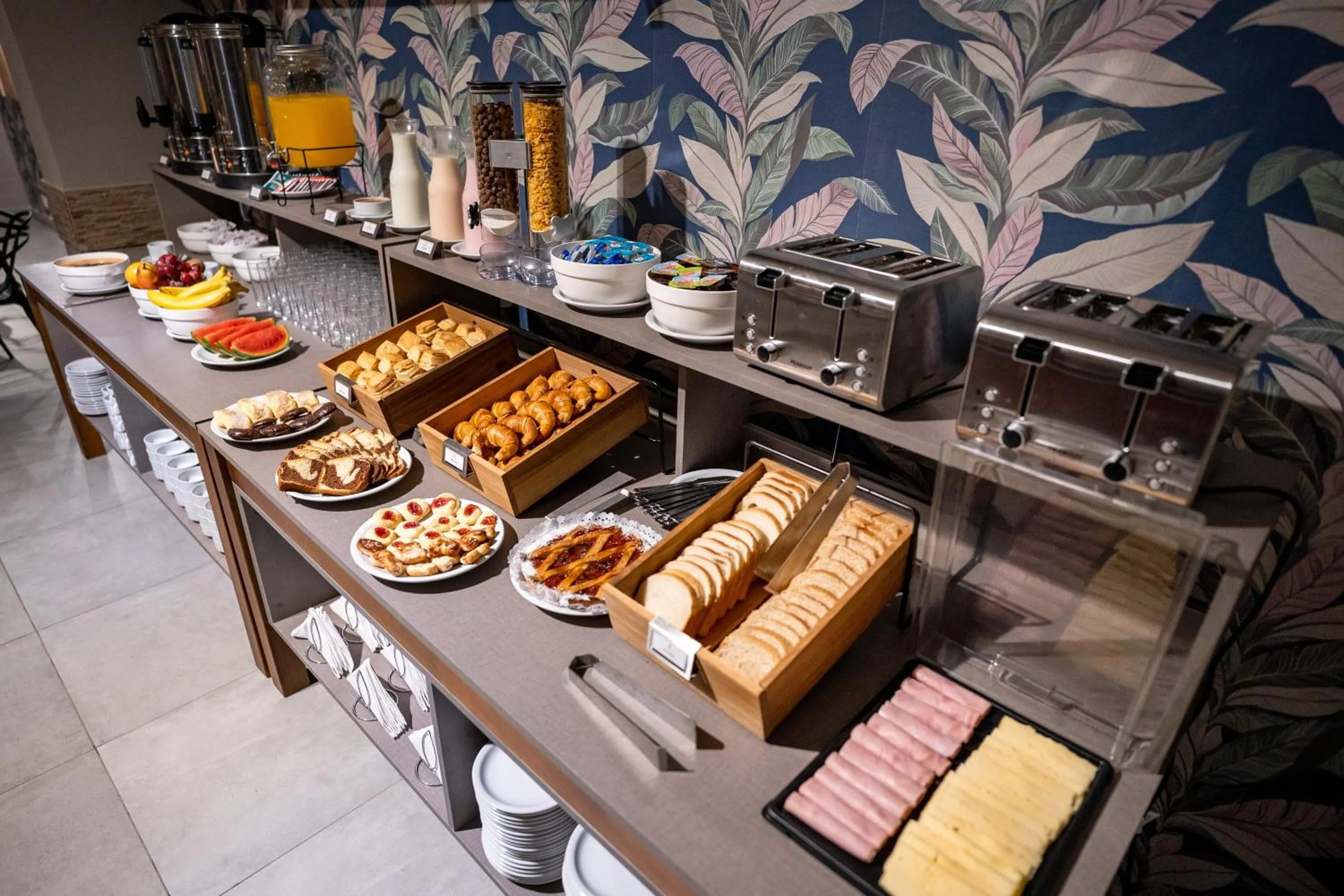 Buffet breakfast in Nuevo Centro Hotel Villa Carlos Paz