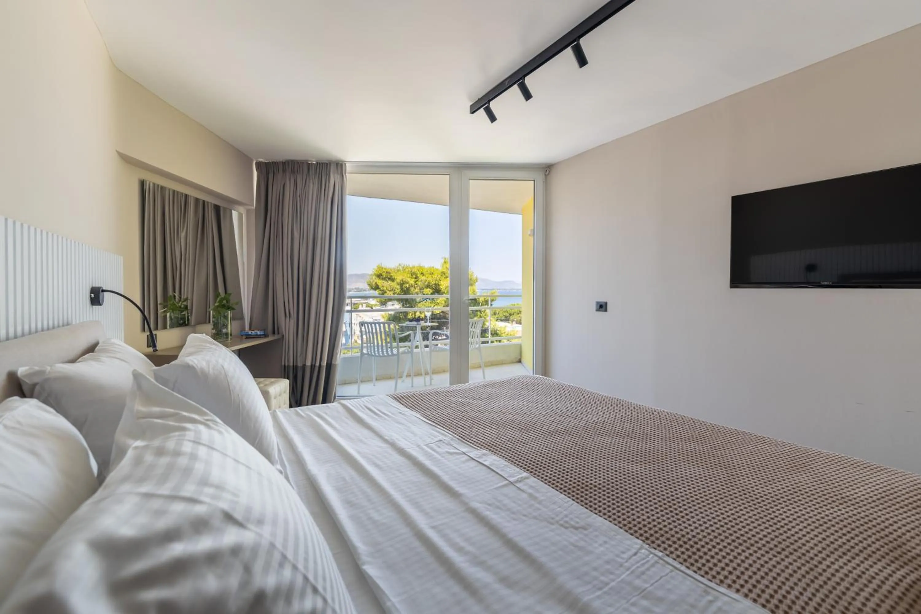 Bed in Marathon Beach Resort