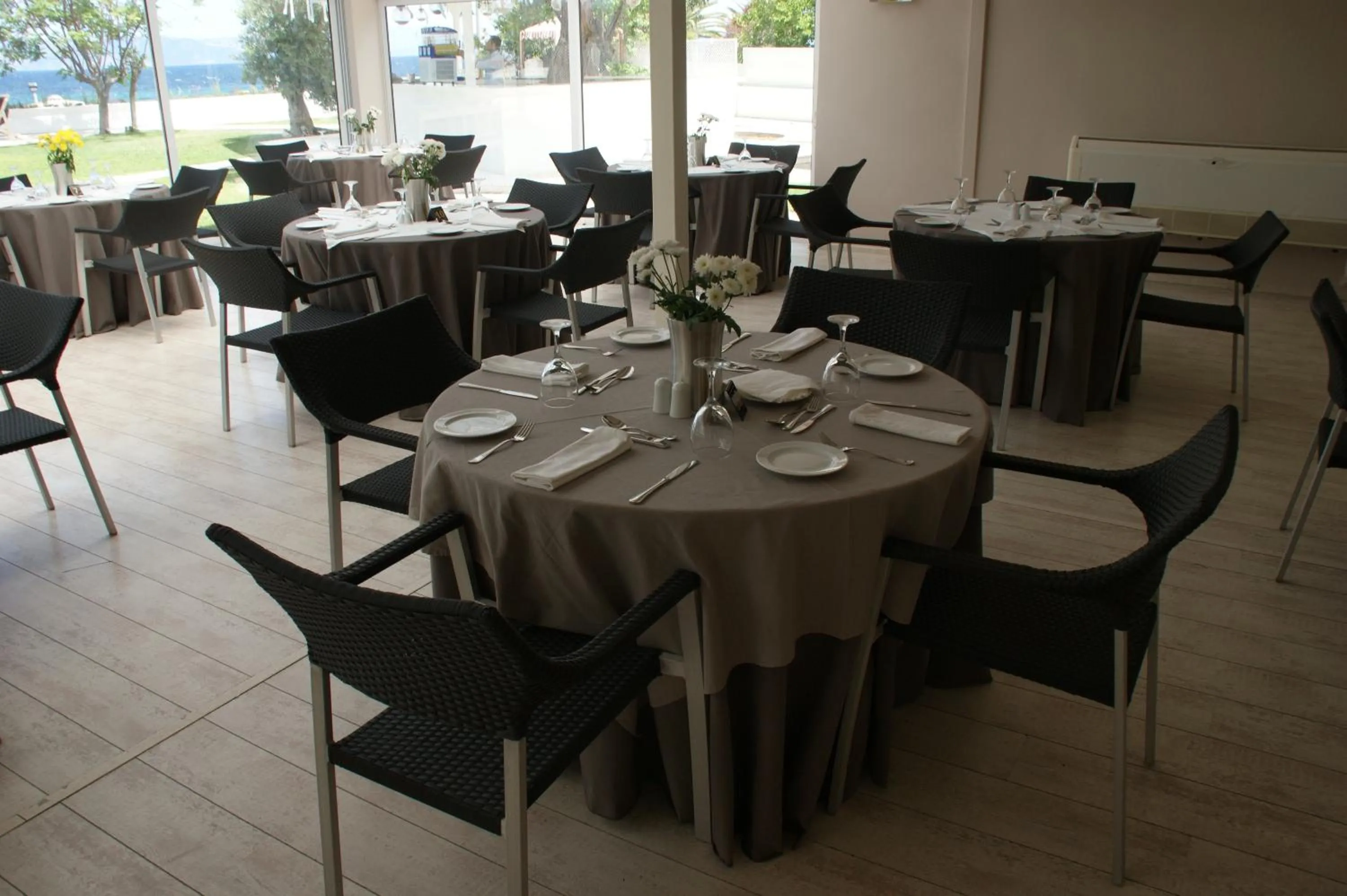 Restaurant/places to eat in Marathon Beach Resort