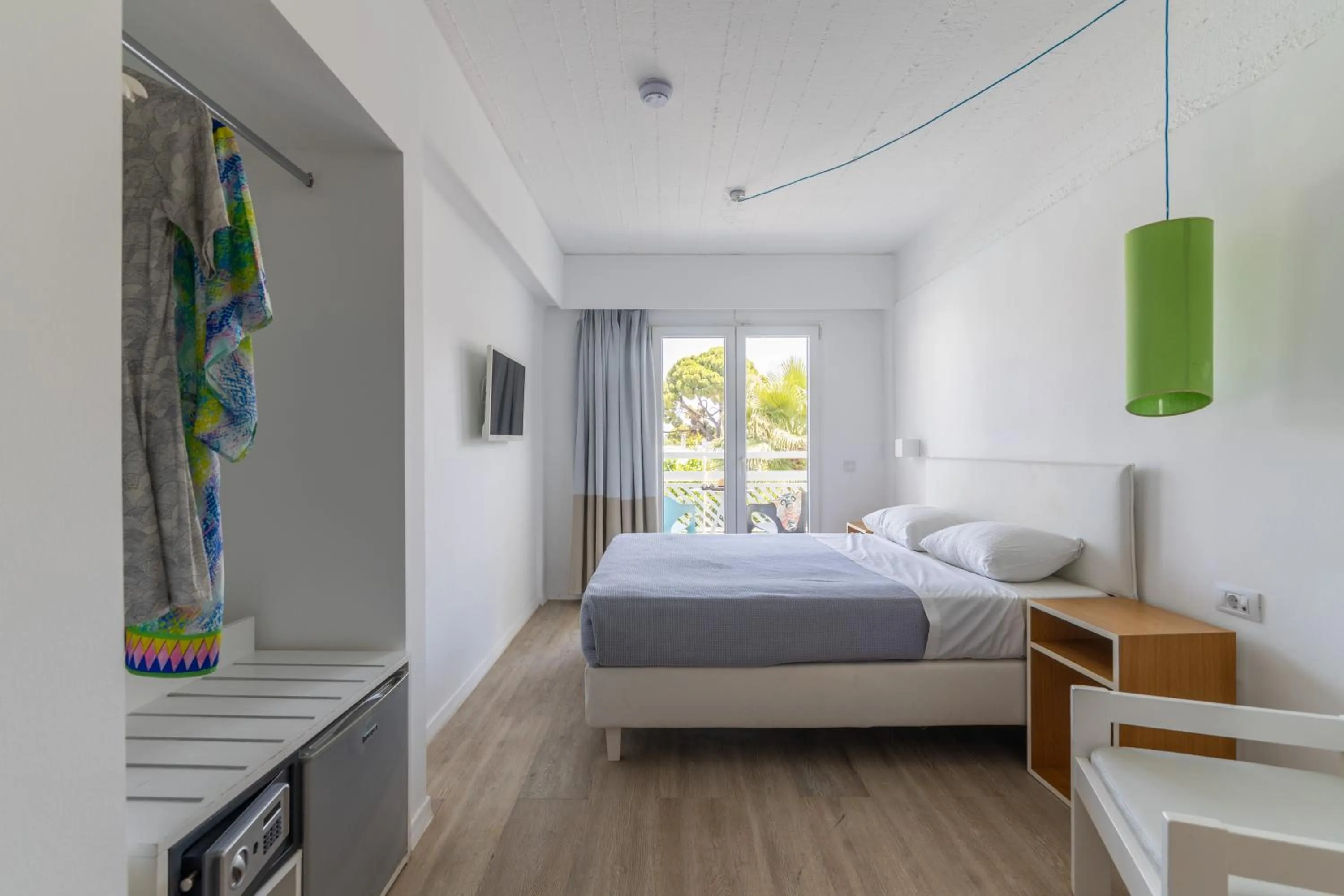 Photo of the whole room in Marathon Beach Resort