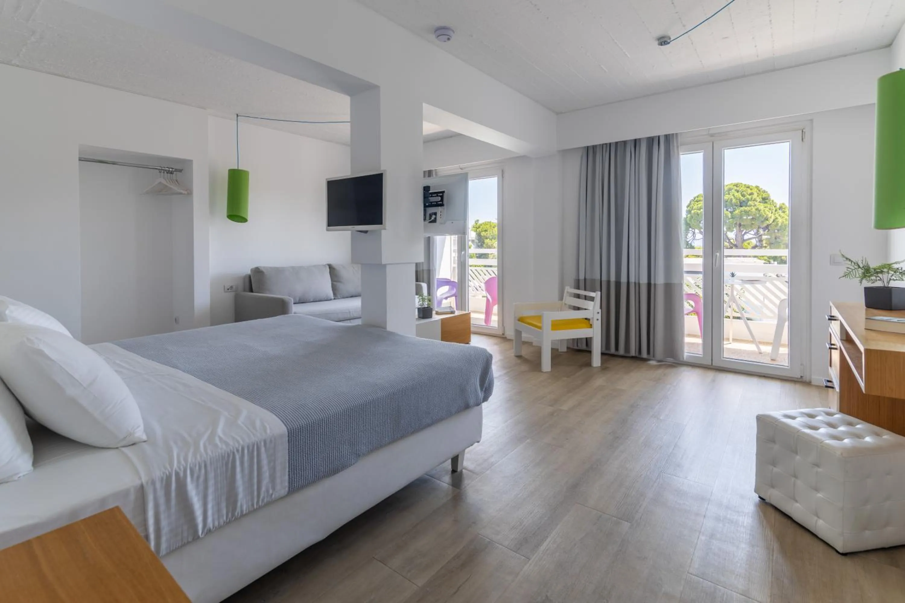 Photo of the whole room in Marathon Beach Resort