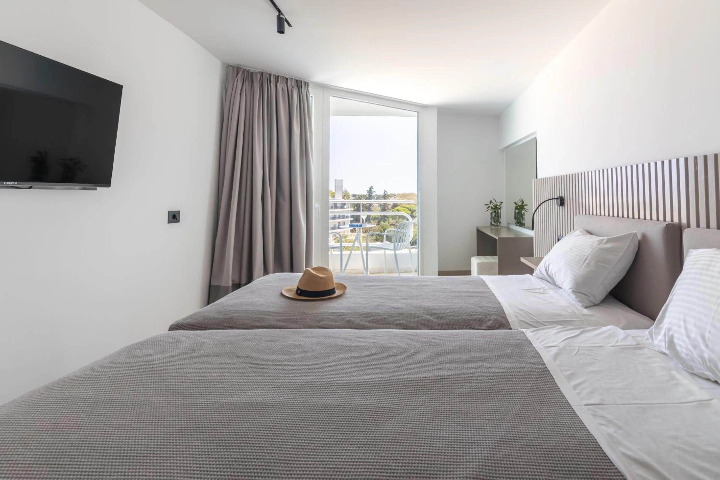 Bed in Marathon Beach Resort