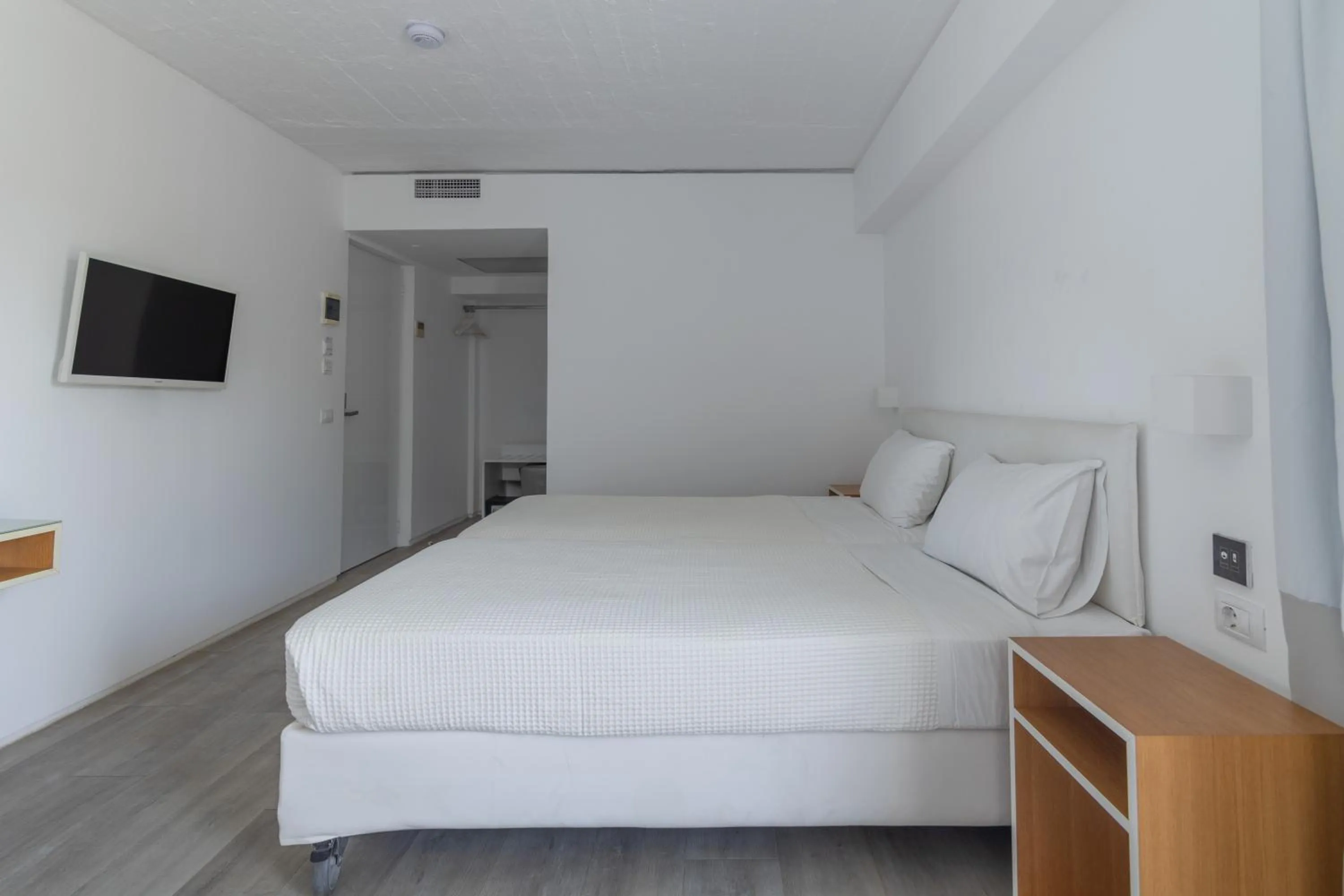 Bed in Marathon Beach Resort