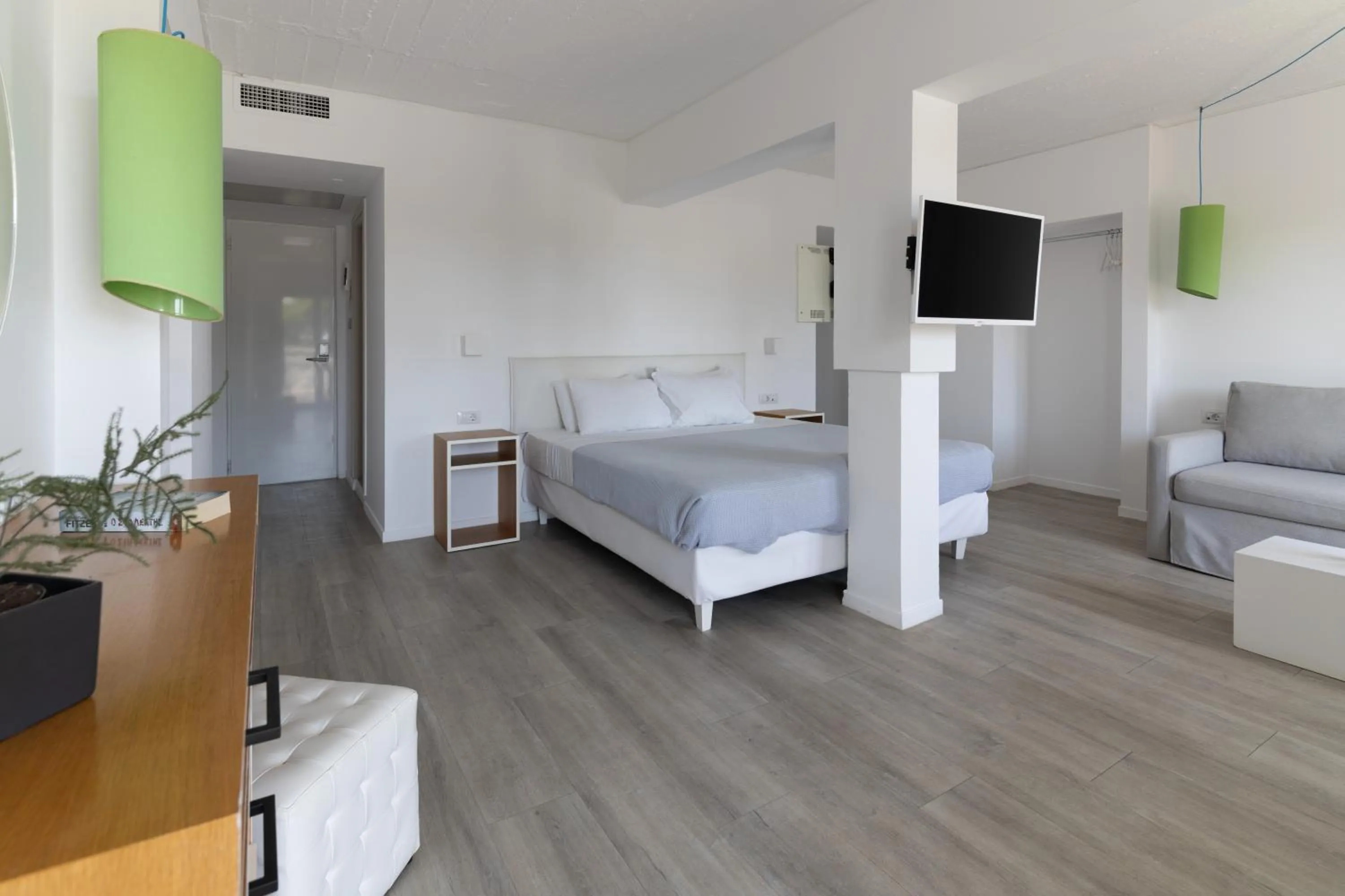 Photo of the whole room in Marathon Beach Resort